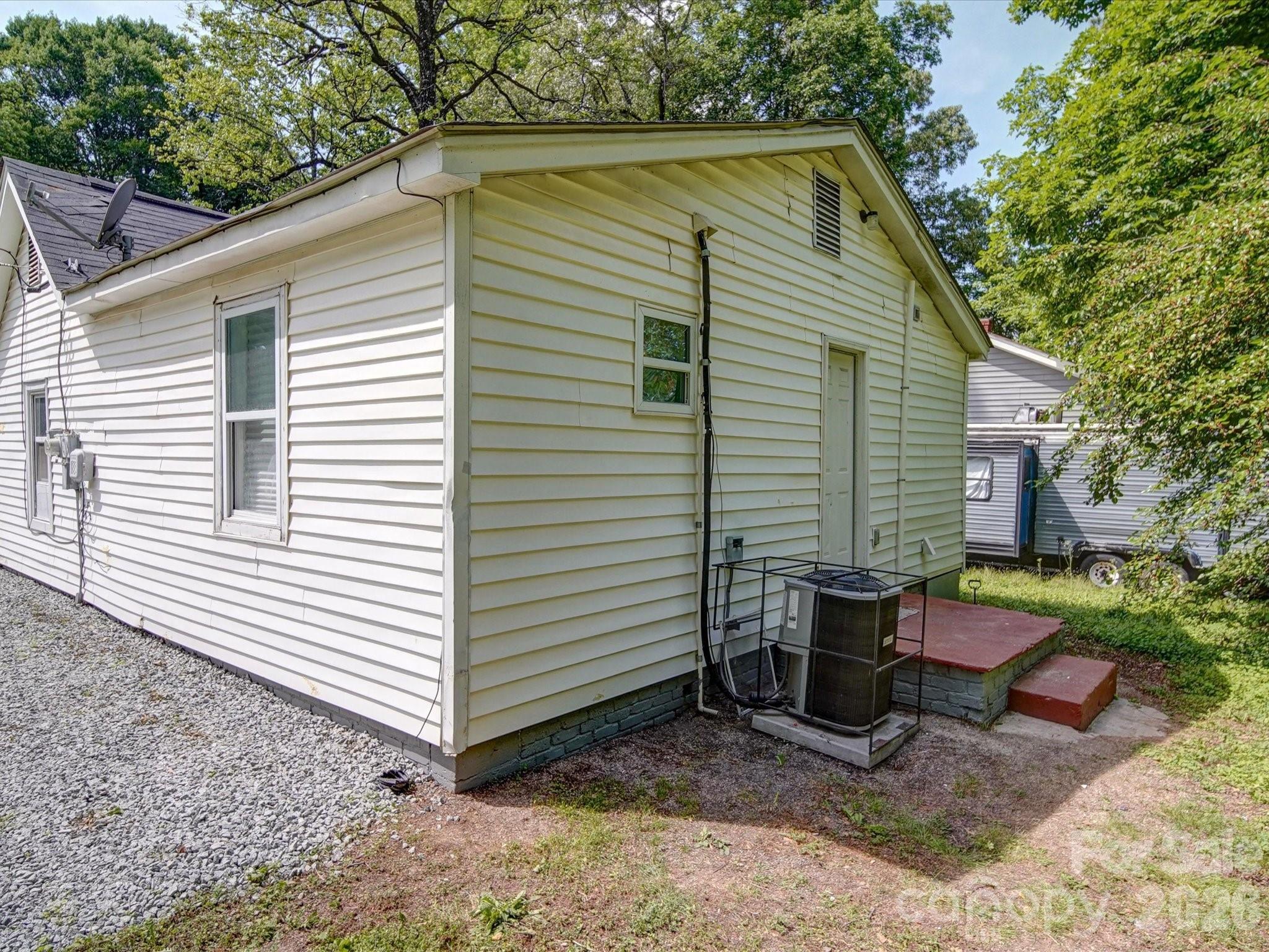 2300 Kennesaw Drive — Charlotte