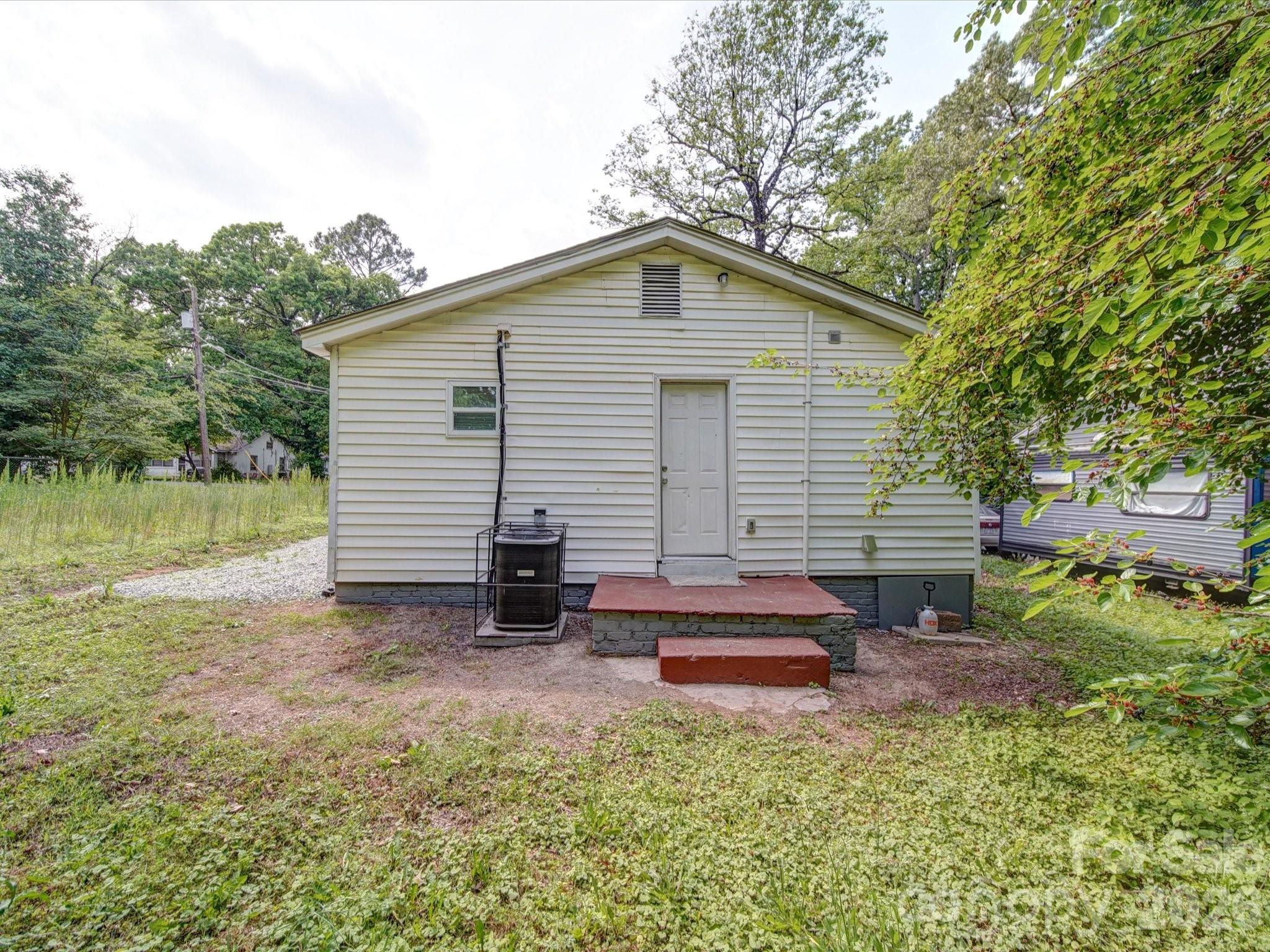 2300 Kennesaw Drive — Charlotte