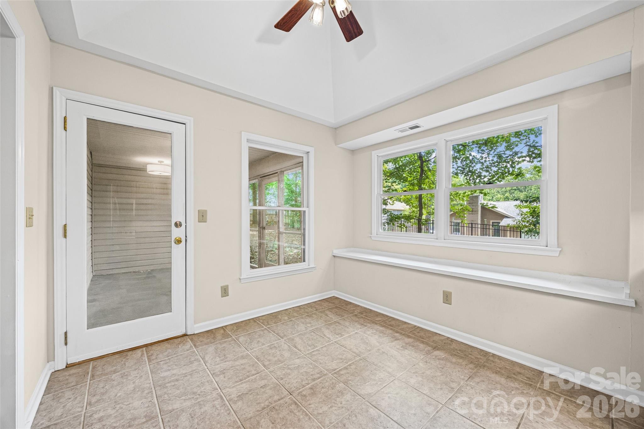5053 Suwarrow Court — Tega Cay