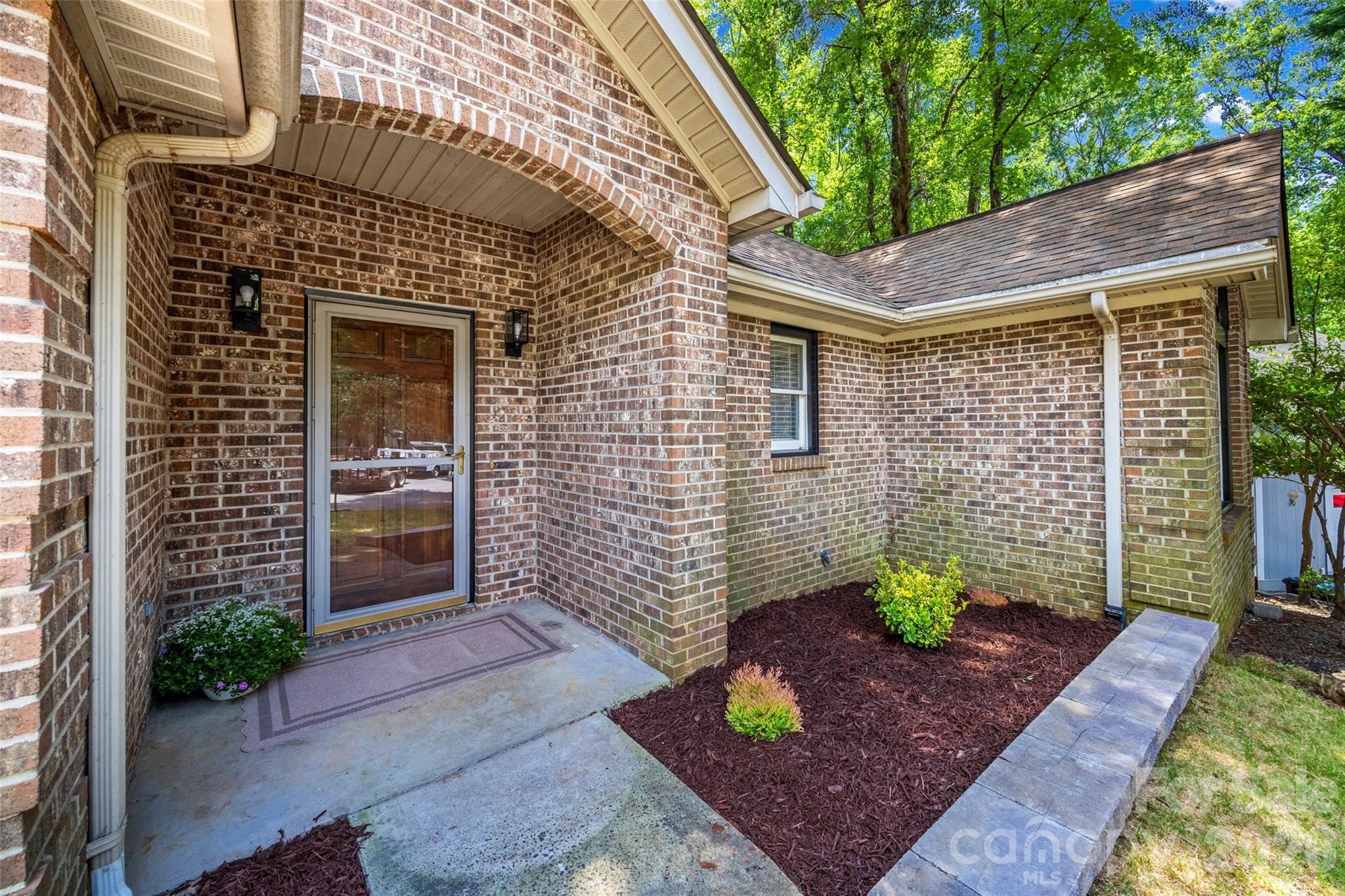 5053 Suwarrow Court — Tega Cay