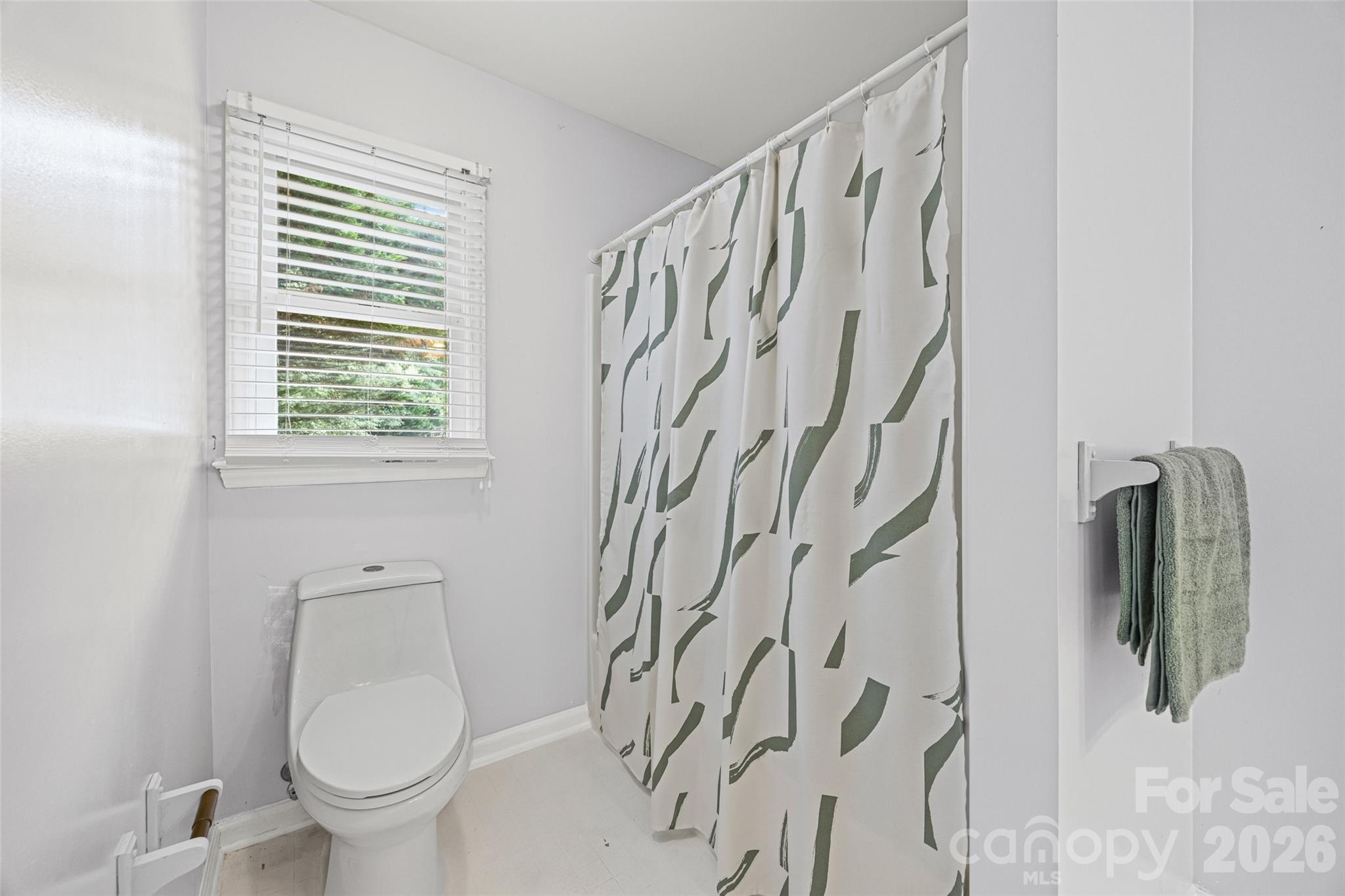 5053 Suwarrow Court — Tega Cay