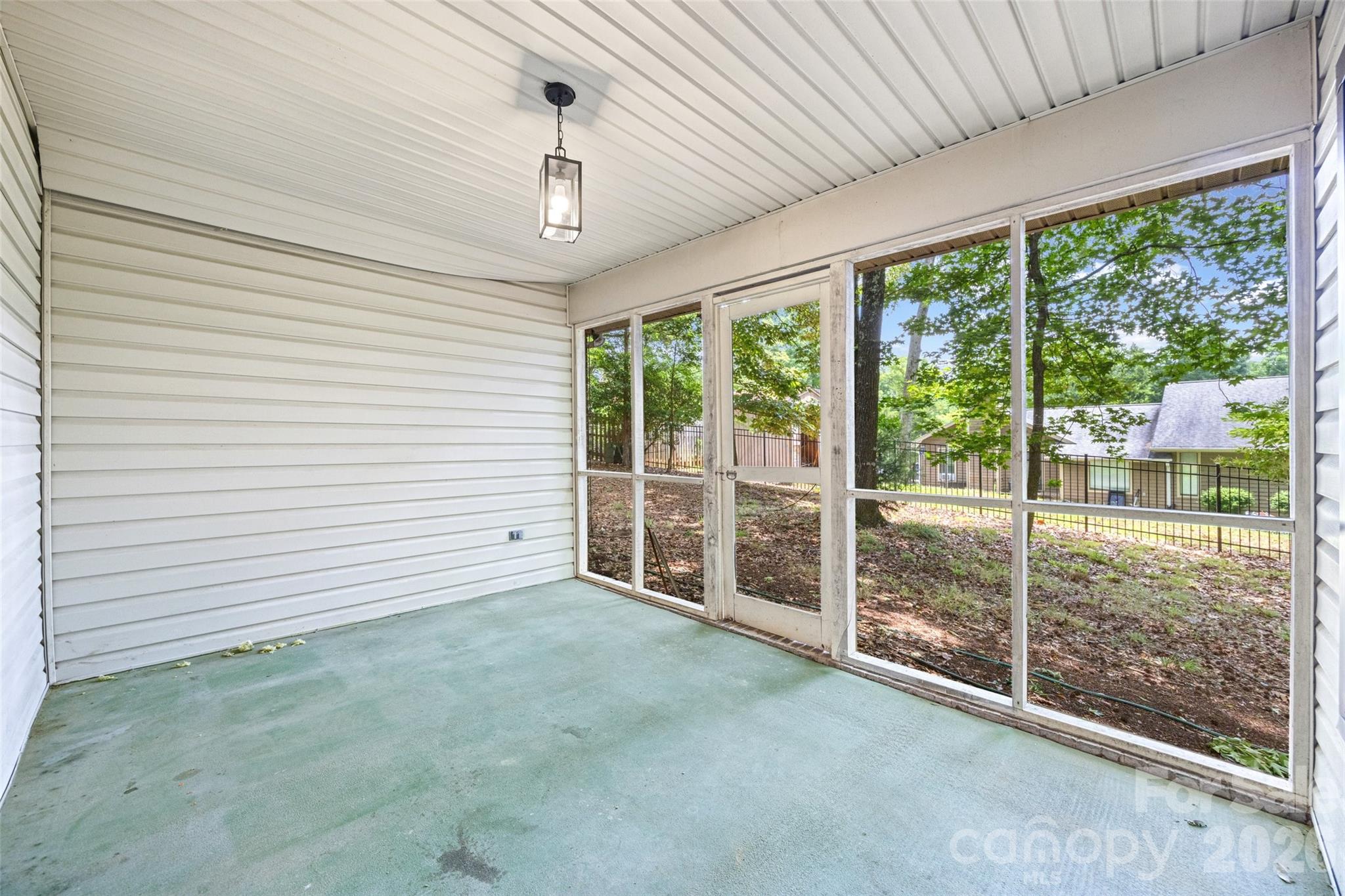 5053 Suwarrow Court — Tega Cay