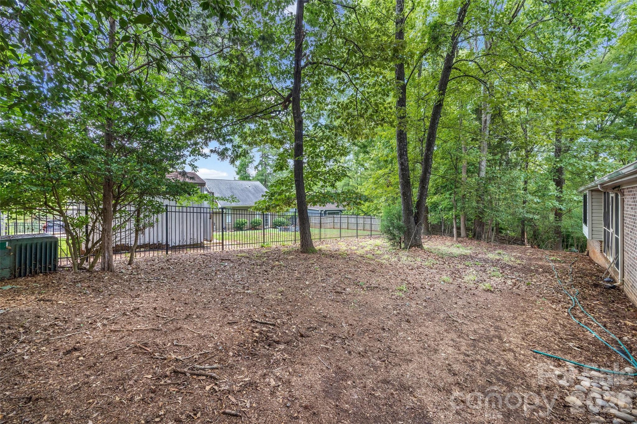 5053 Suwarrow Court — Tega Cay