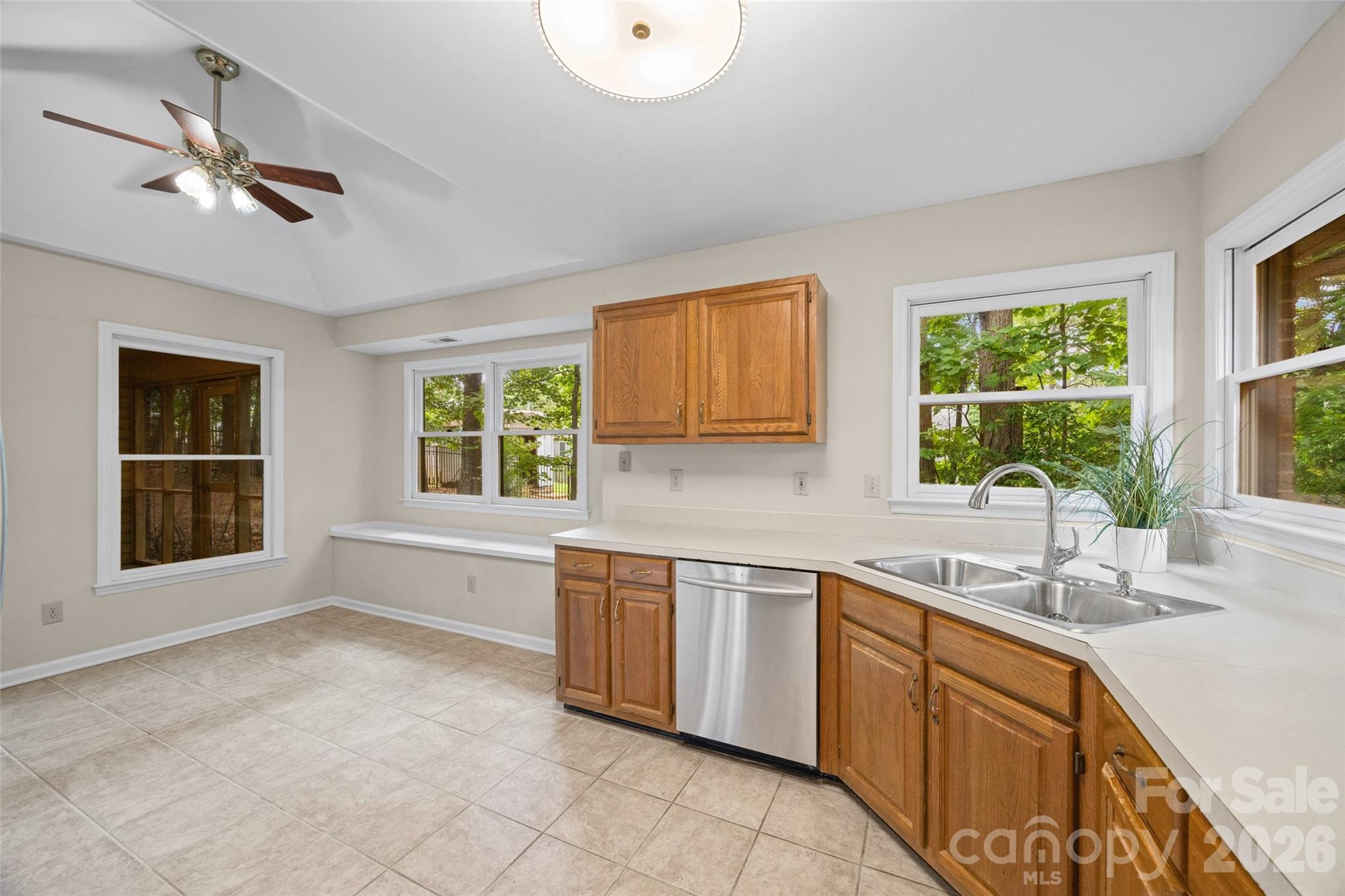 5053 Suwarrow Court — Tega Cay