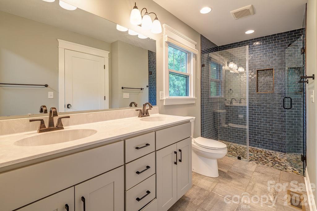 18 Wildwood Park Drive — Weaverville