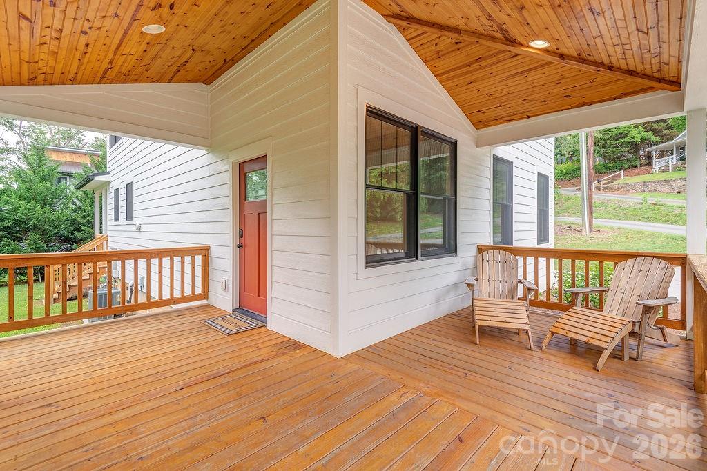 18 Wildwood Park Drive — Weaverville