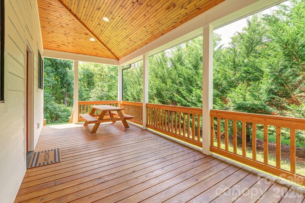 18 Wildwood Park Drive — Weaverville