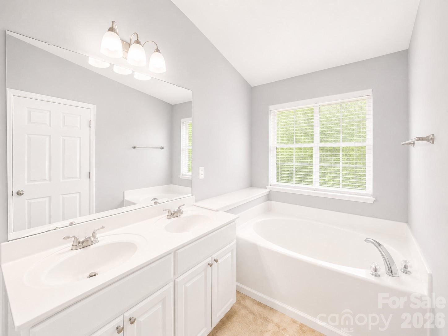 9815 Treeside Lane — Matthews