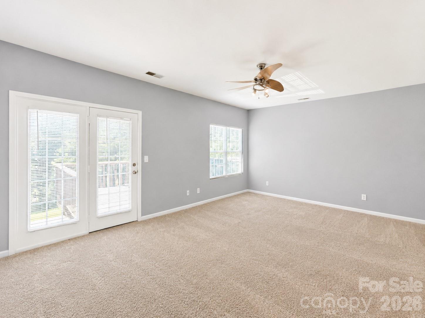 9815 Treeside Lane — Matthews