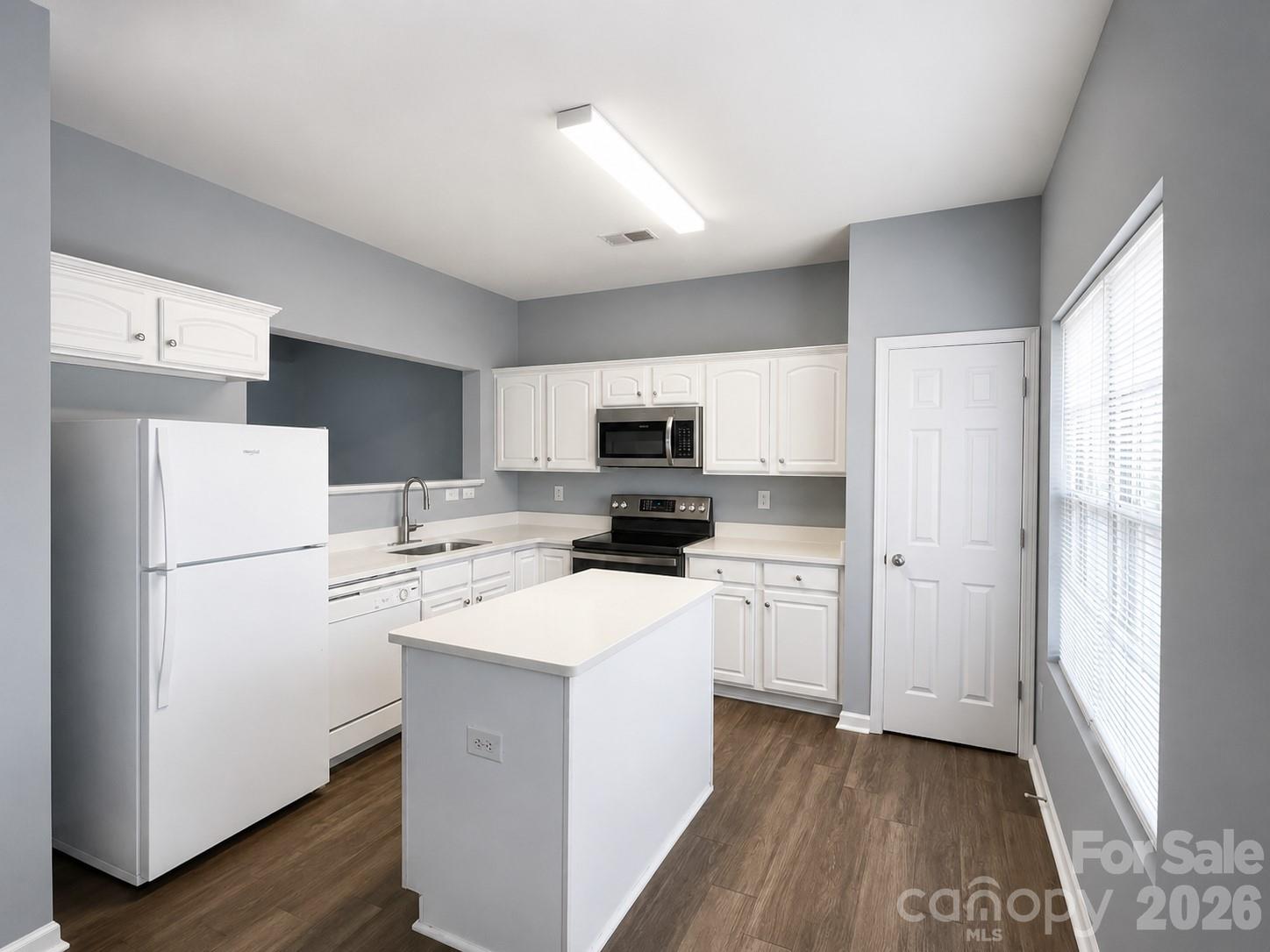9815 Treeside Lane — Matthews