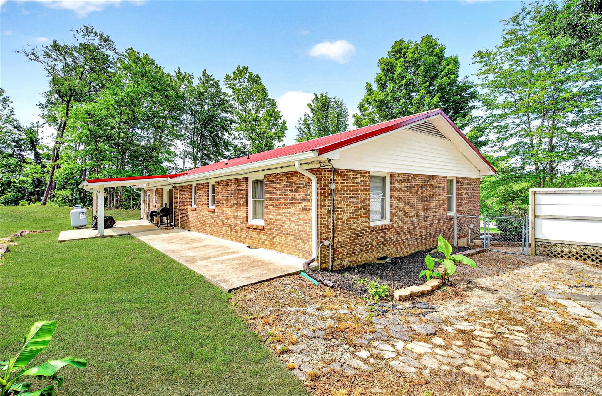2355 Tatertown Loop — Nebo