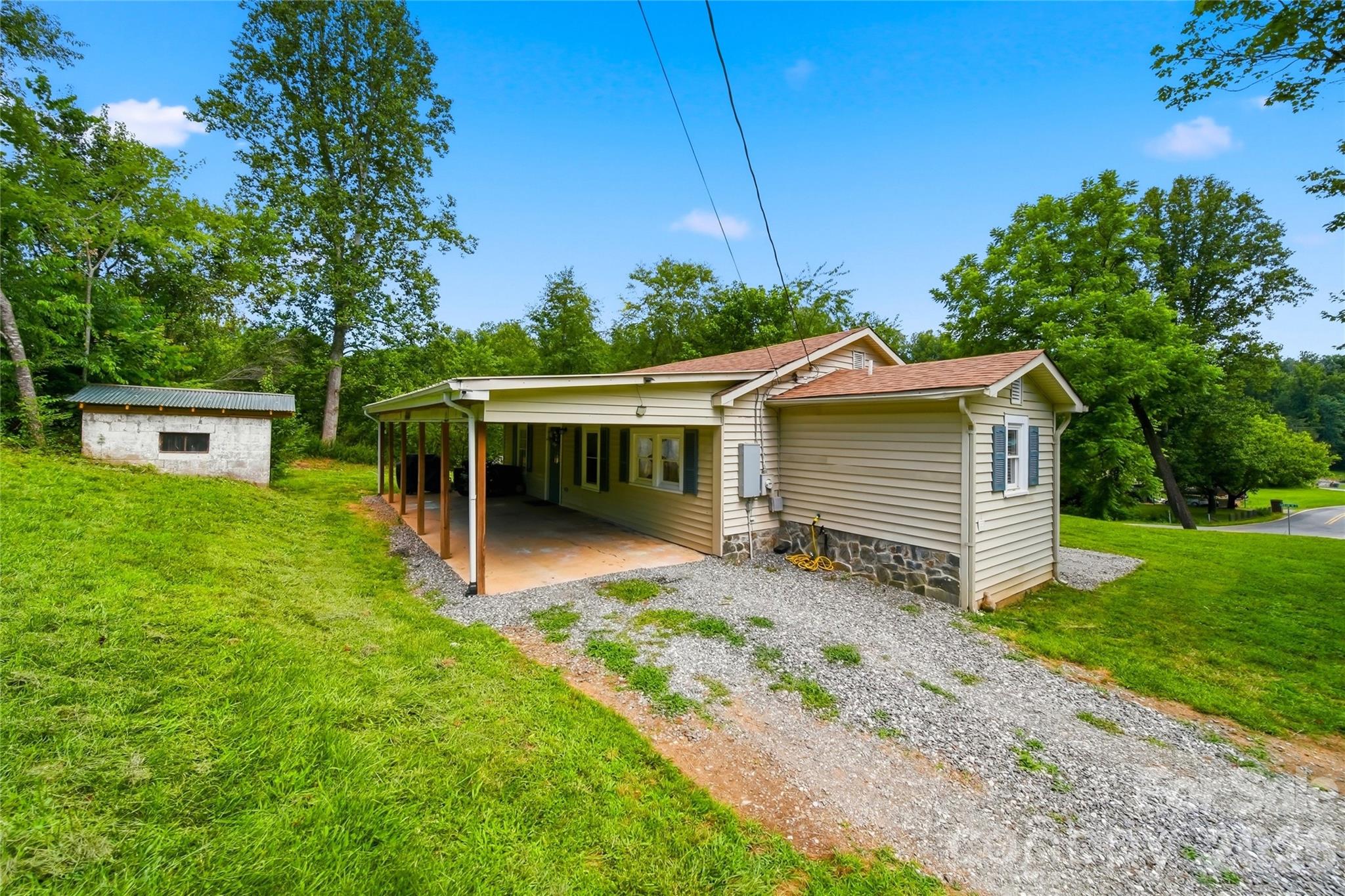 4710 Overland Road — Lenoir