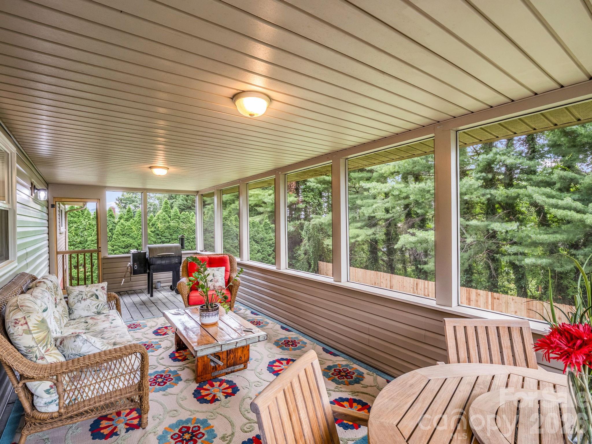 59 Underhill Road — Hendersonville