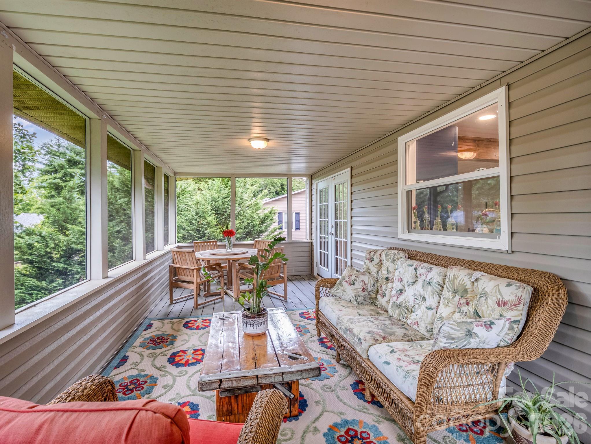 59 Underhill Road — Hendersonville