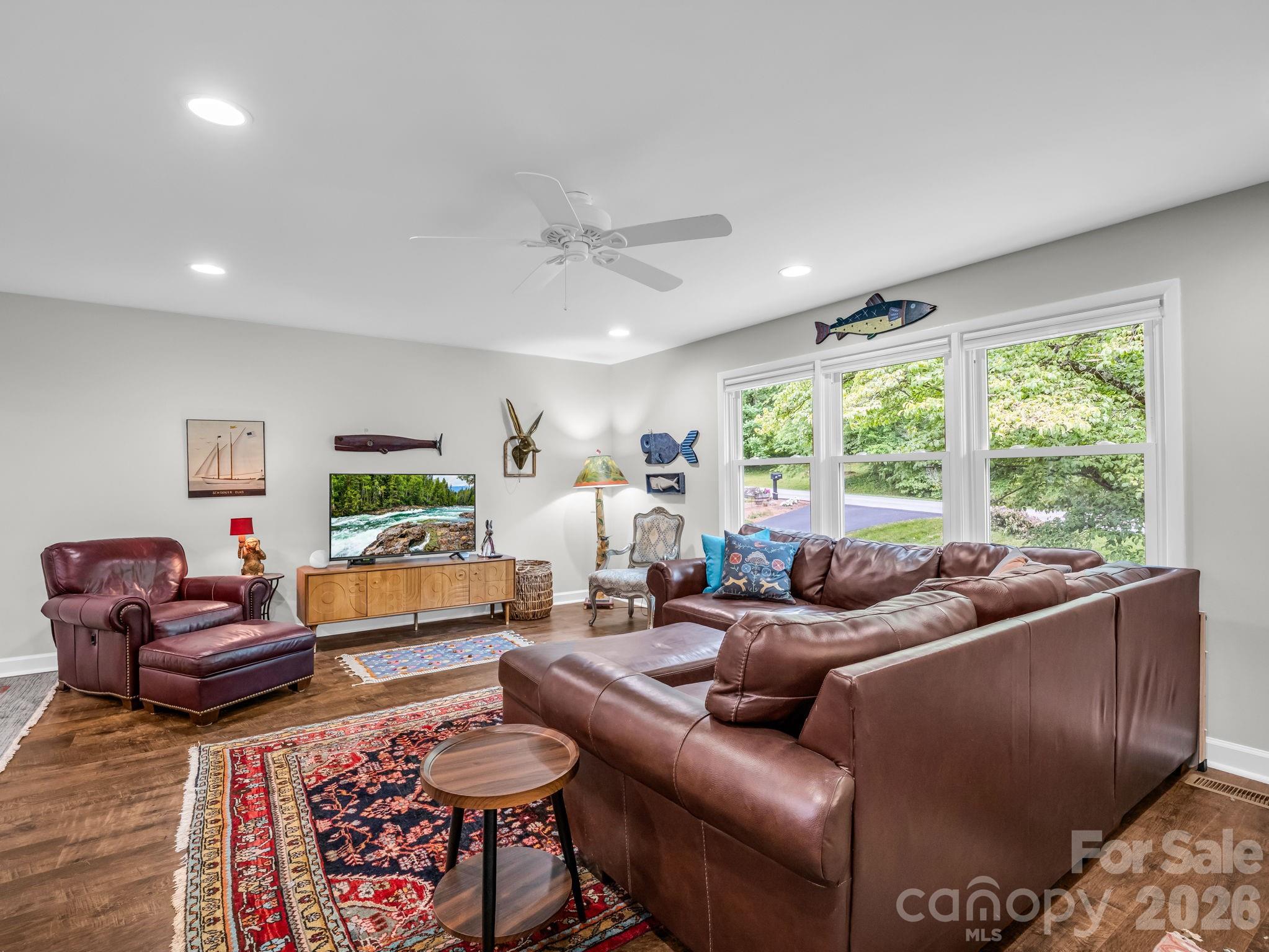 59 Underhill Road — Hendersonville