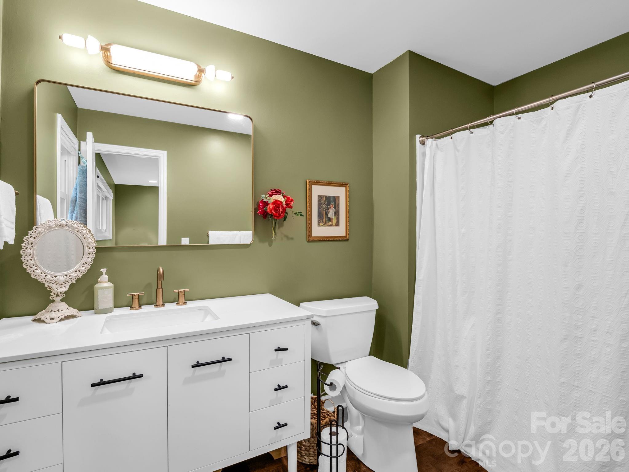 59 Underhill Road — Hendersonville