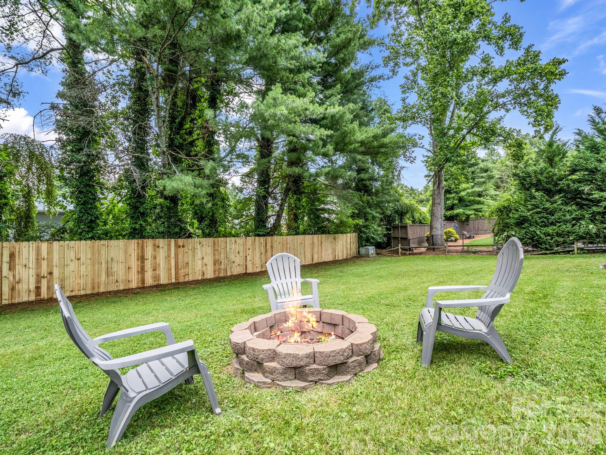 59 Underhill Road — Hendersonville