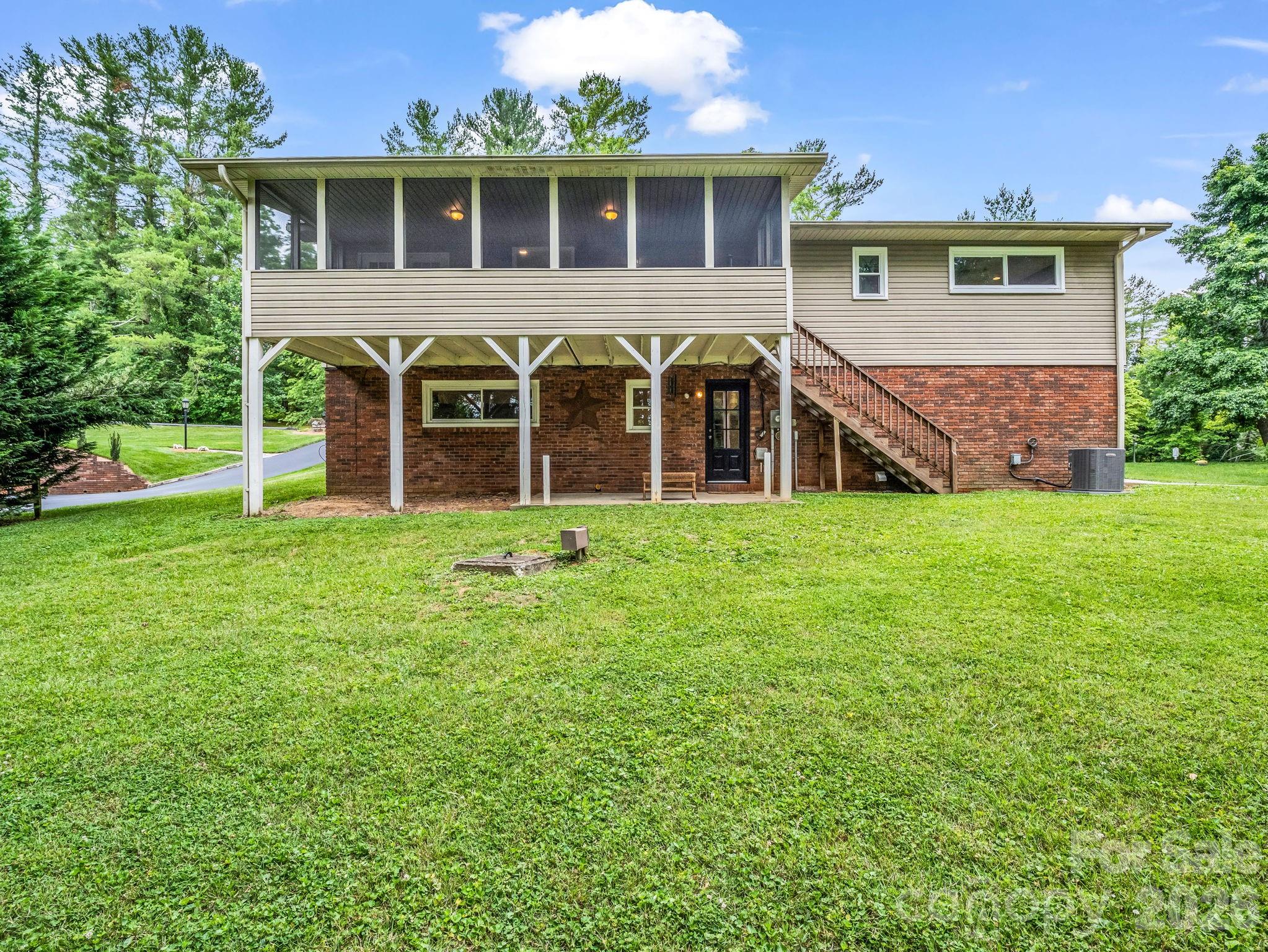 59 Underhill Road — Hendersonville