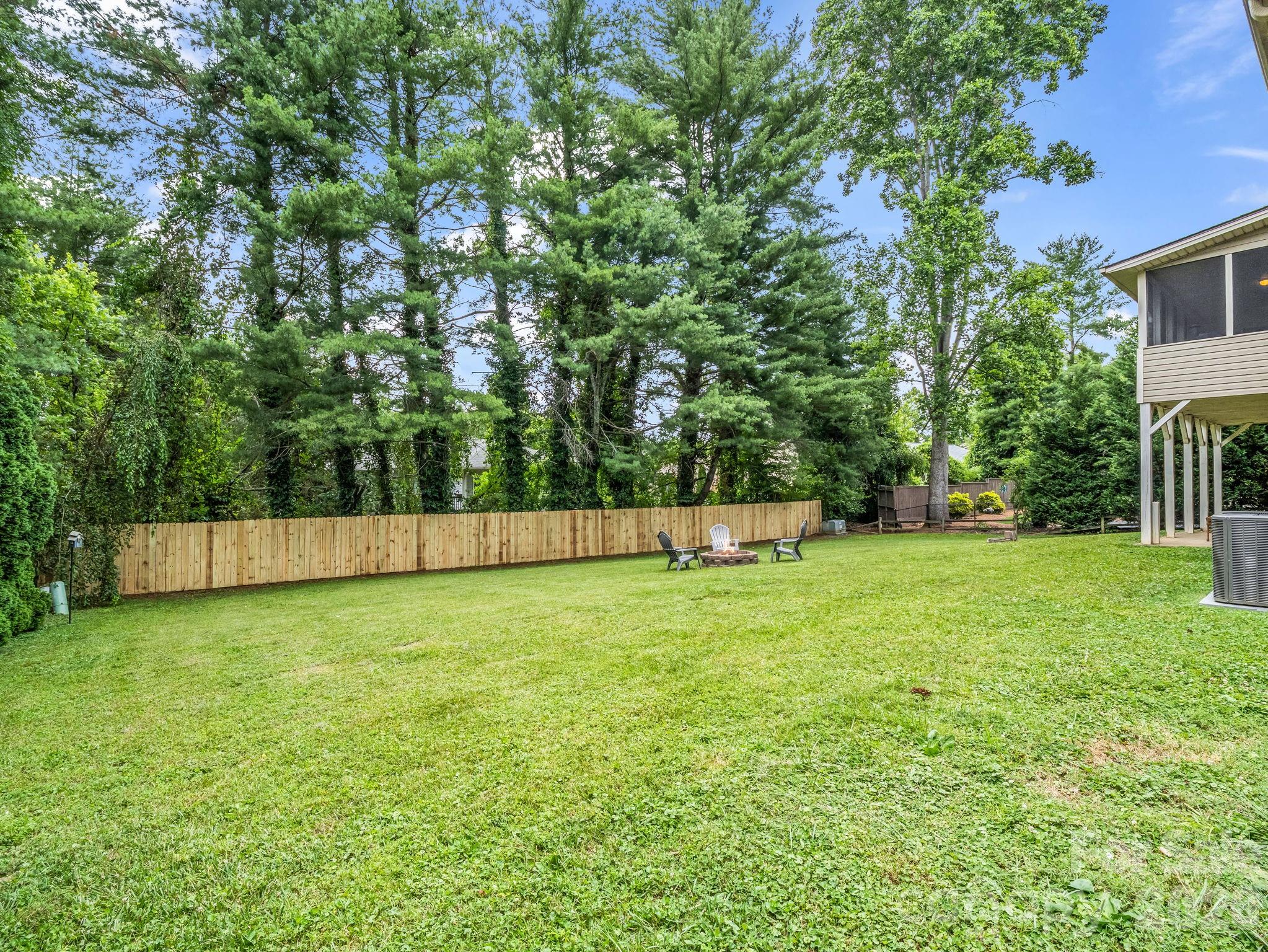 59 Underhill Road — Hendersonville