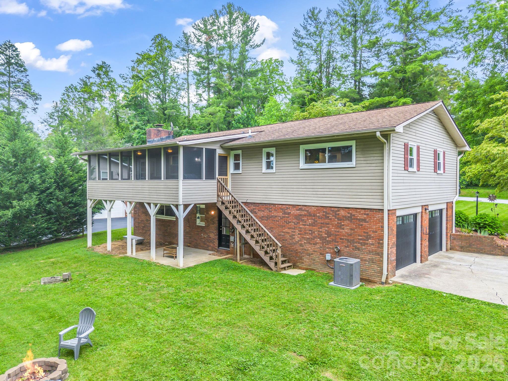 59 Underhill Road — Hendersonville