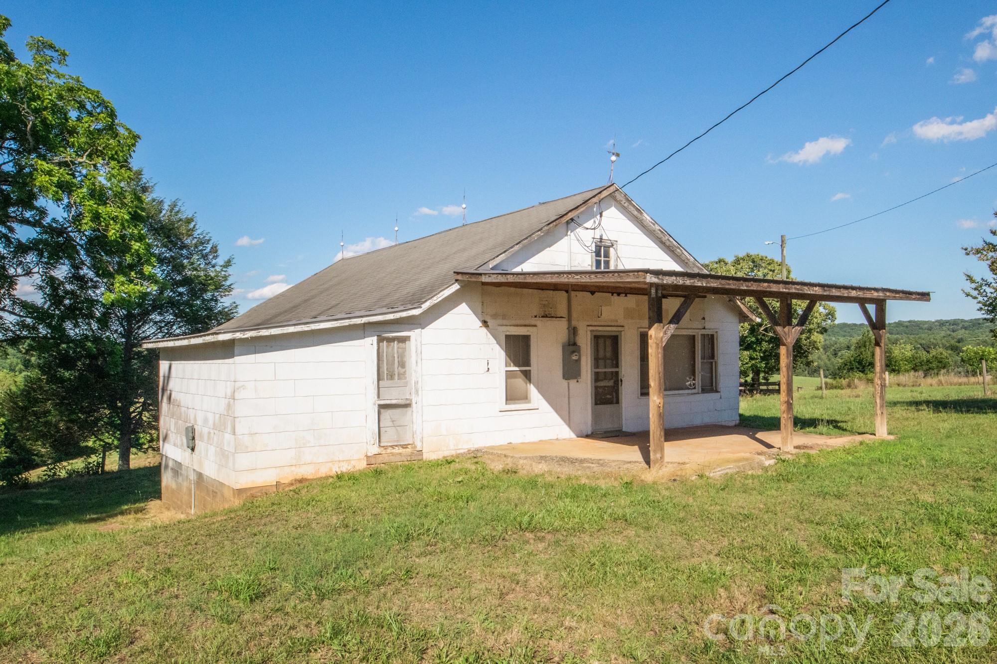 1779 Round Hill Church Road — Traphill