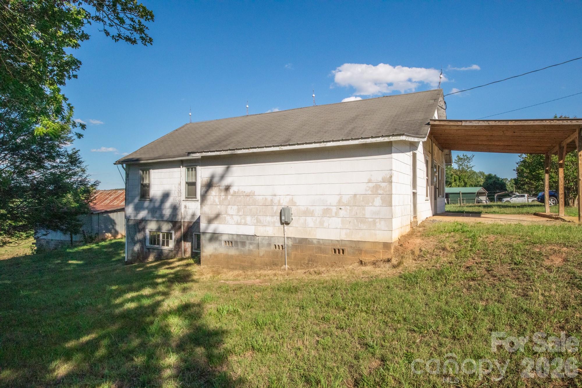 1779 Round Hill Church Road — Traphill
