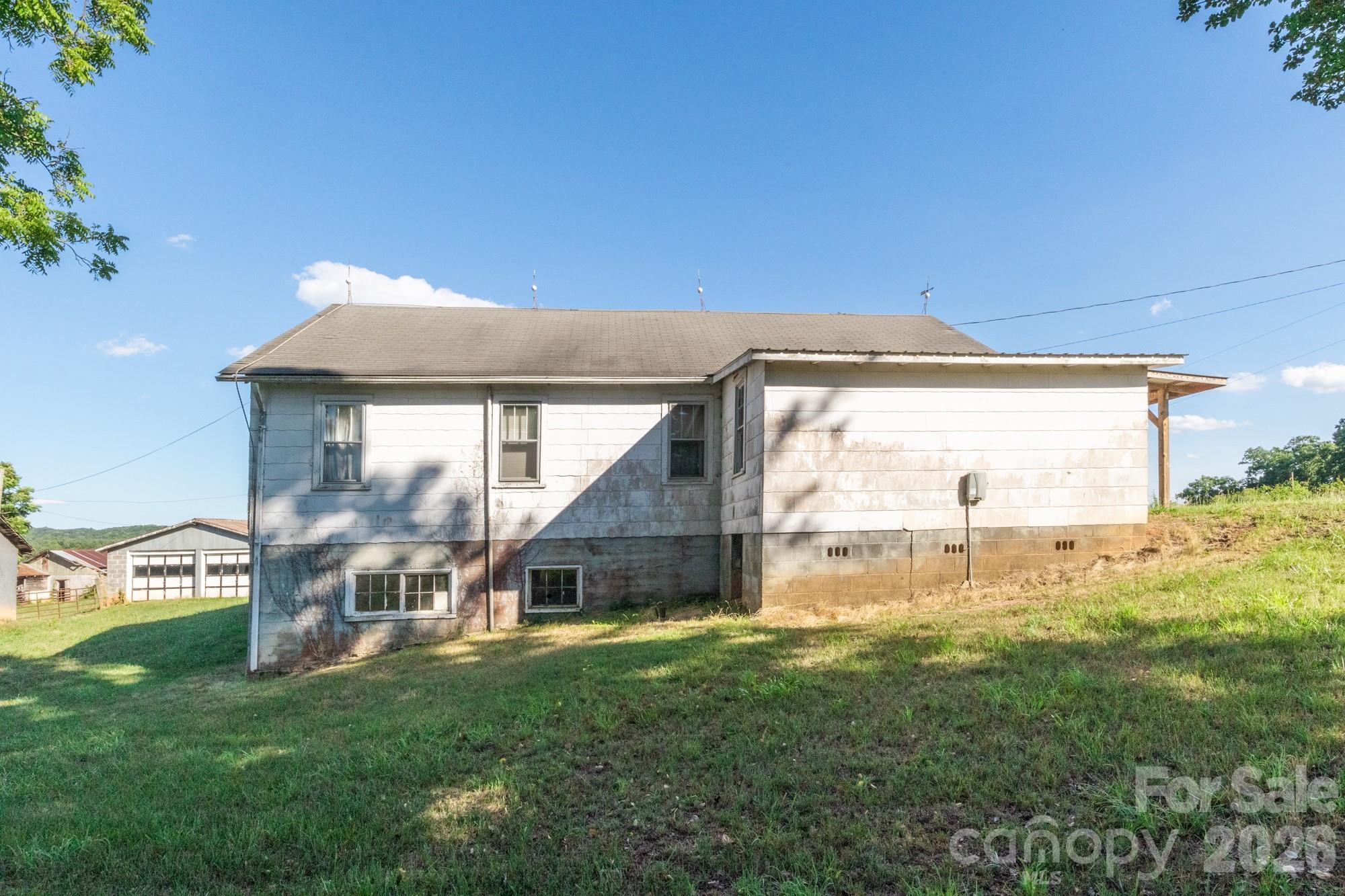 1779 Round Hill Church Road — Traphill
