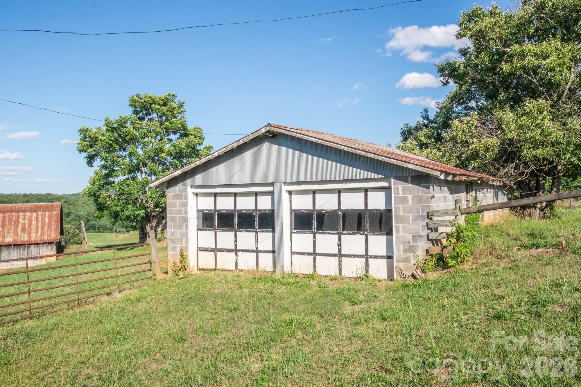 1779 Round Hill Church Road — Traphill