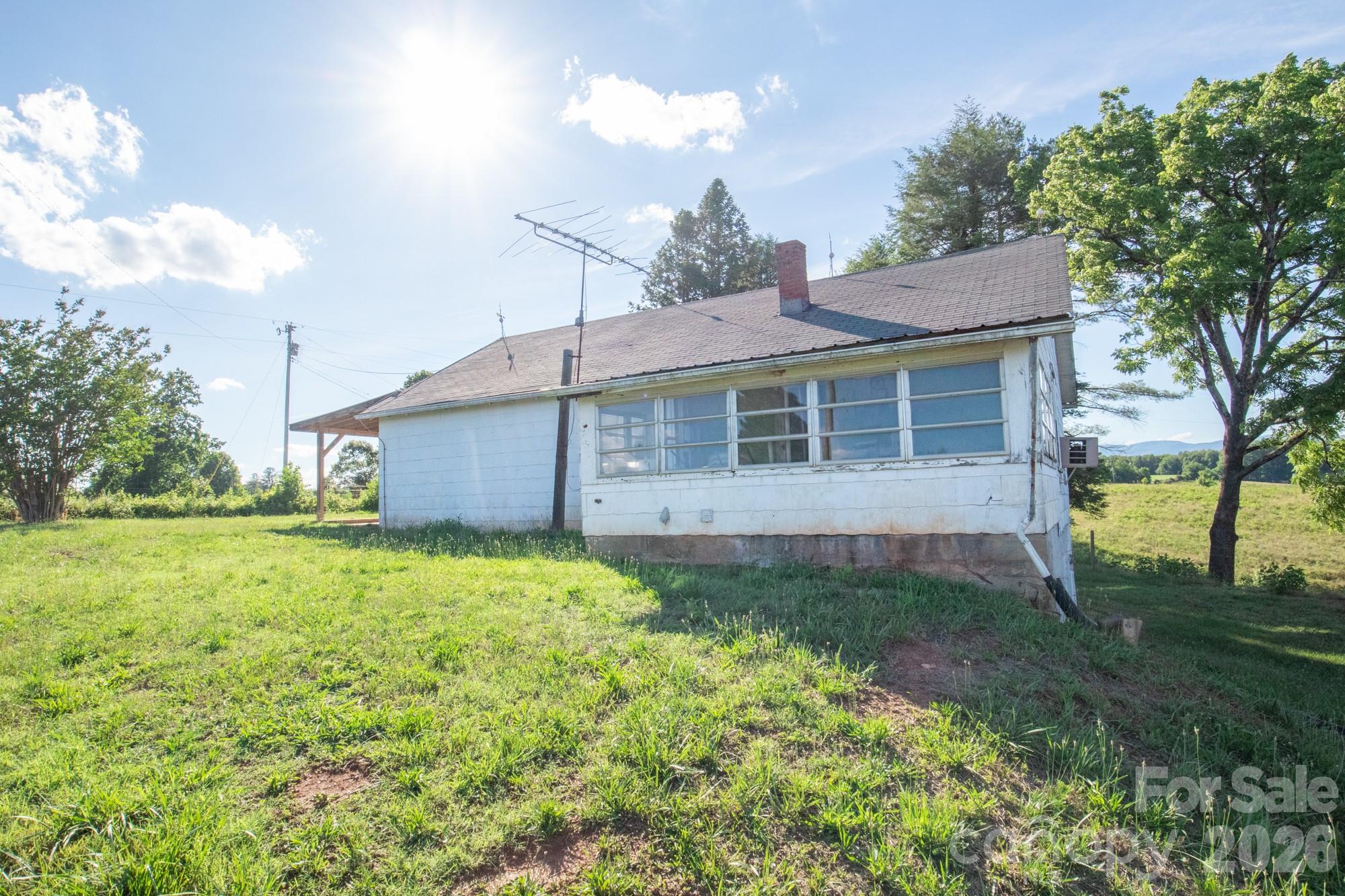 1779 Round Hill Church Road — Traphill