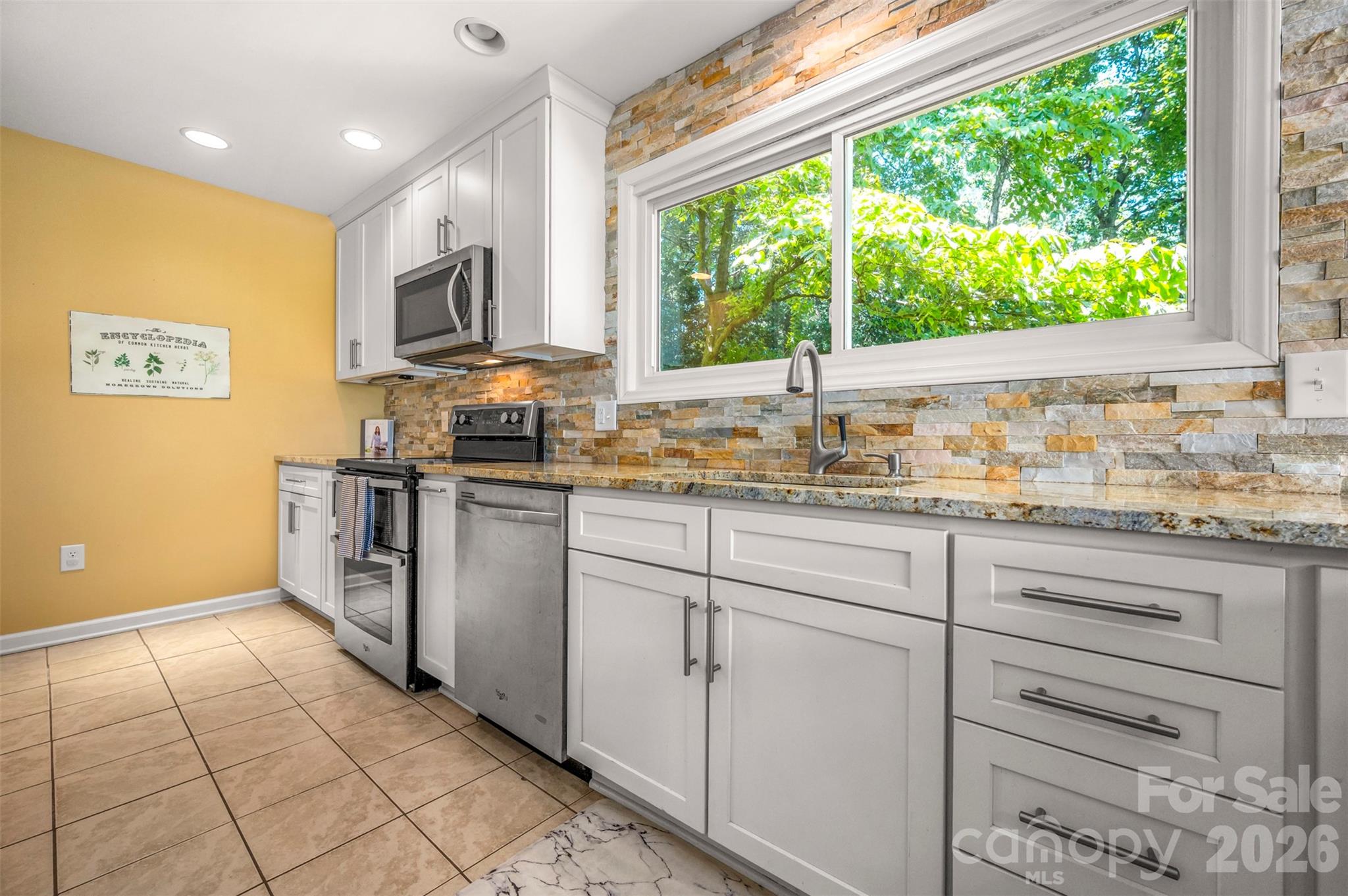 377 Kingswood Drive — Forest City