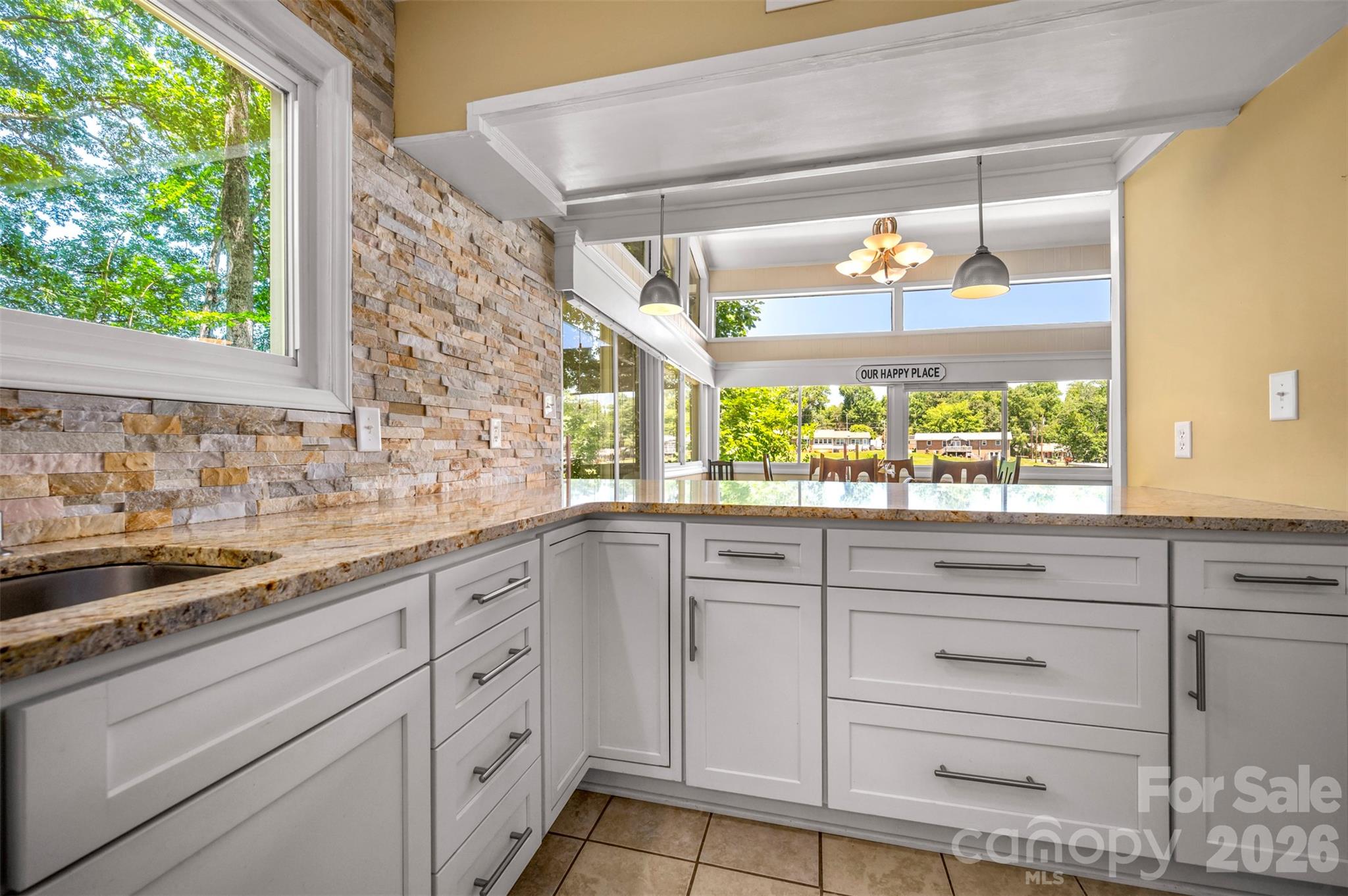 377 Kingswood Drive — Forest City