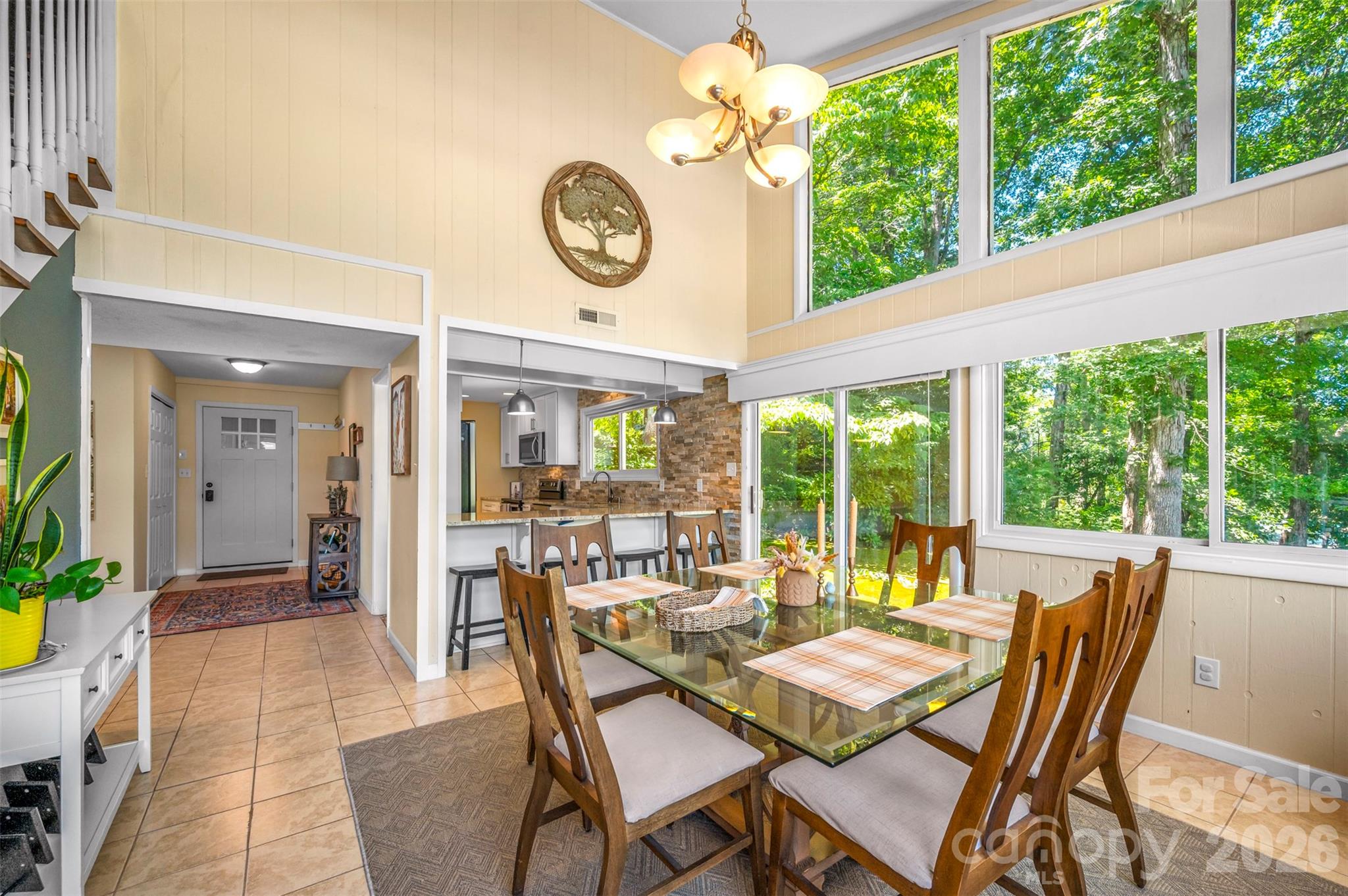 377 Kingswood Drive — Forest City