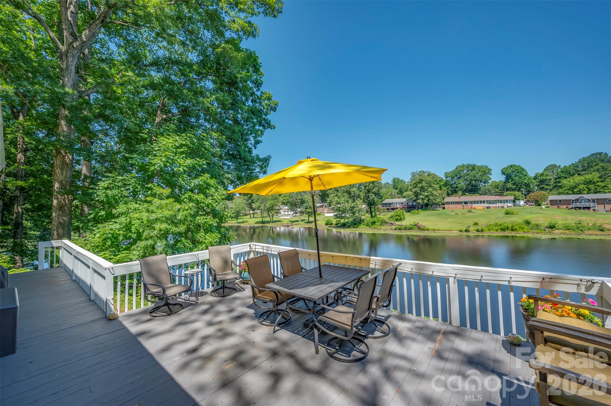 377 Kingswood Drive — Forest City