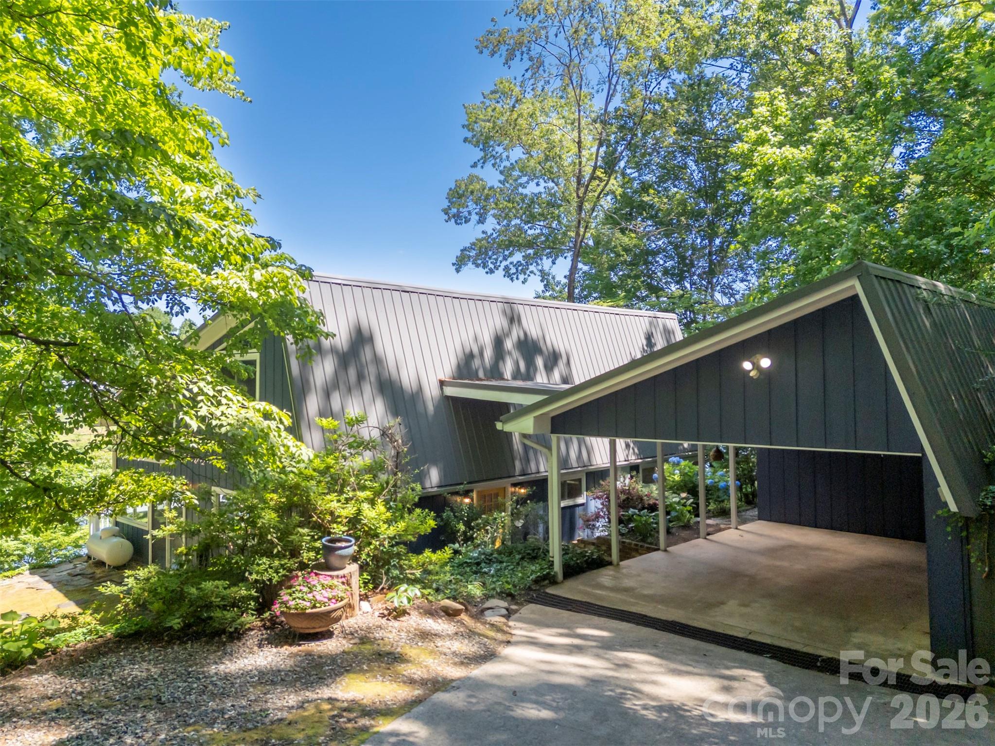 377 Kingswood Drive — Forest City