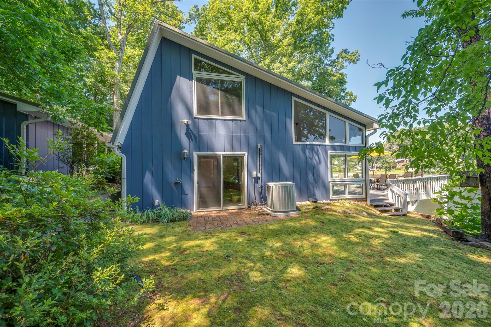 377 Kingswood Drive — Forest City