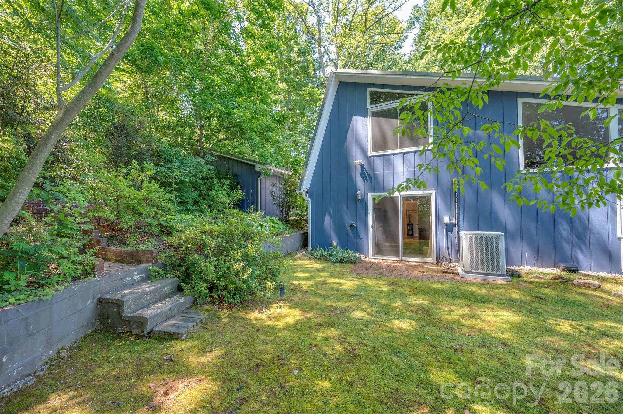 377 Kingswood Drive — Forest City