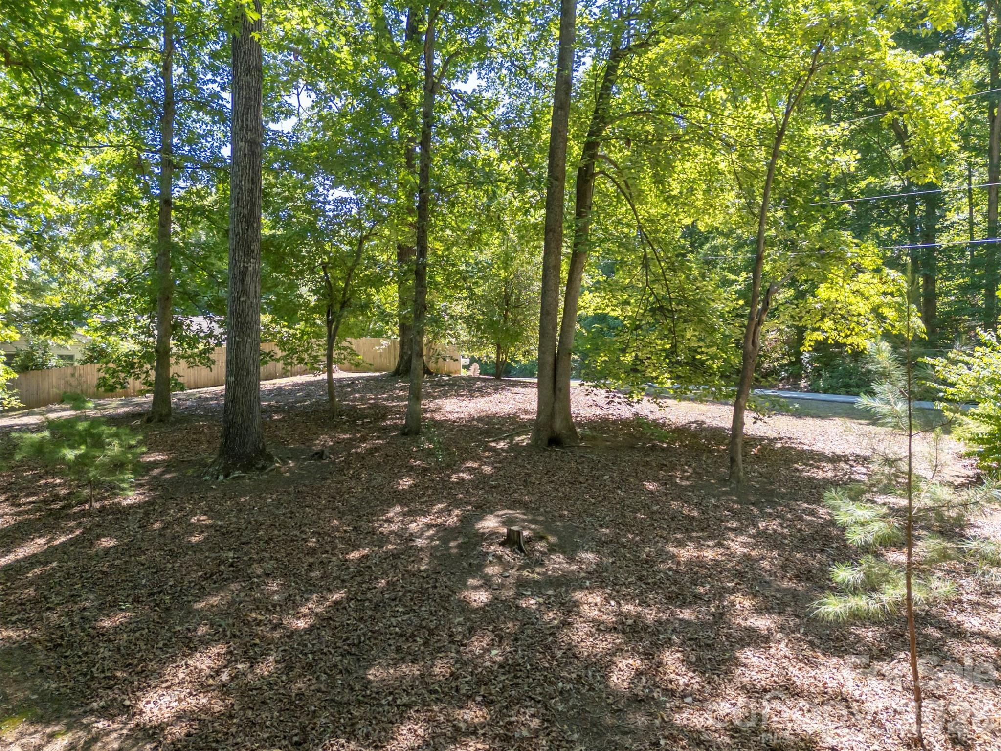 377 Kingswood Drive — Forest City