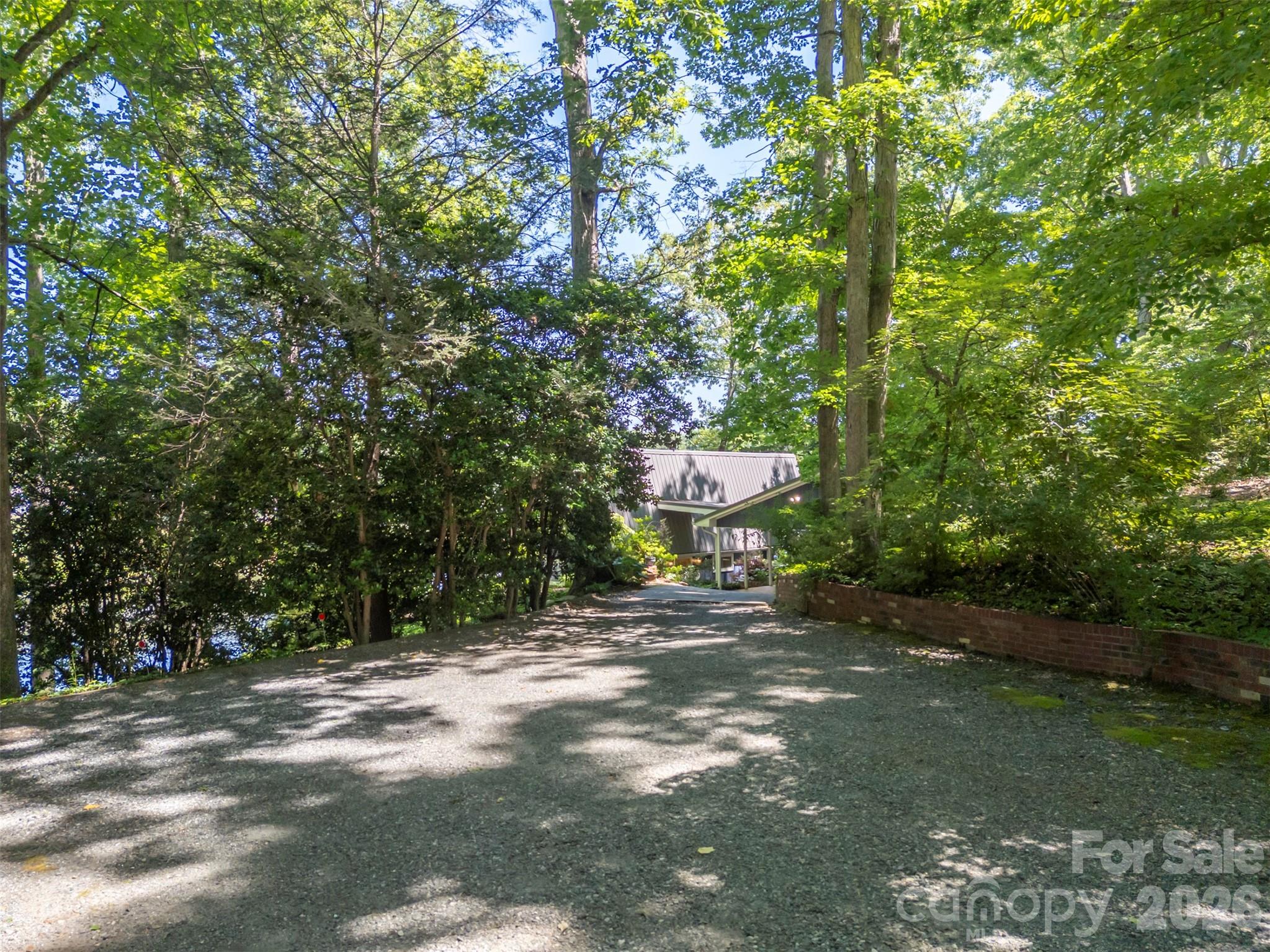 377 Kingswood Drive — Forest City