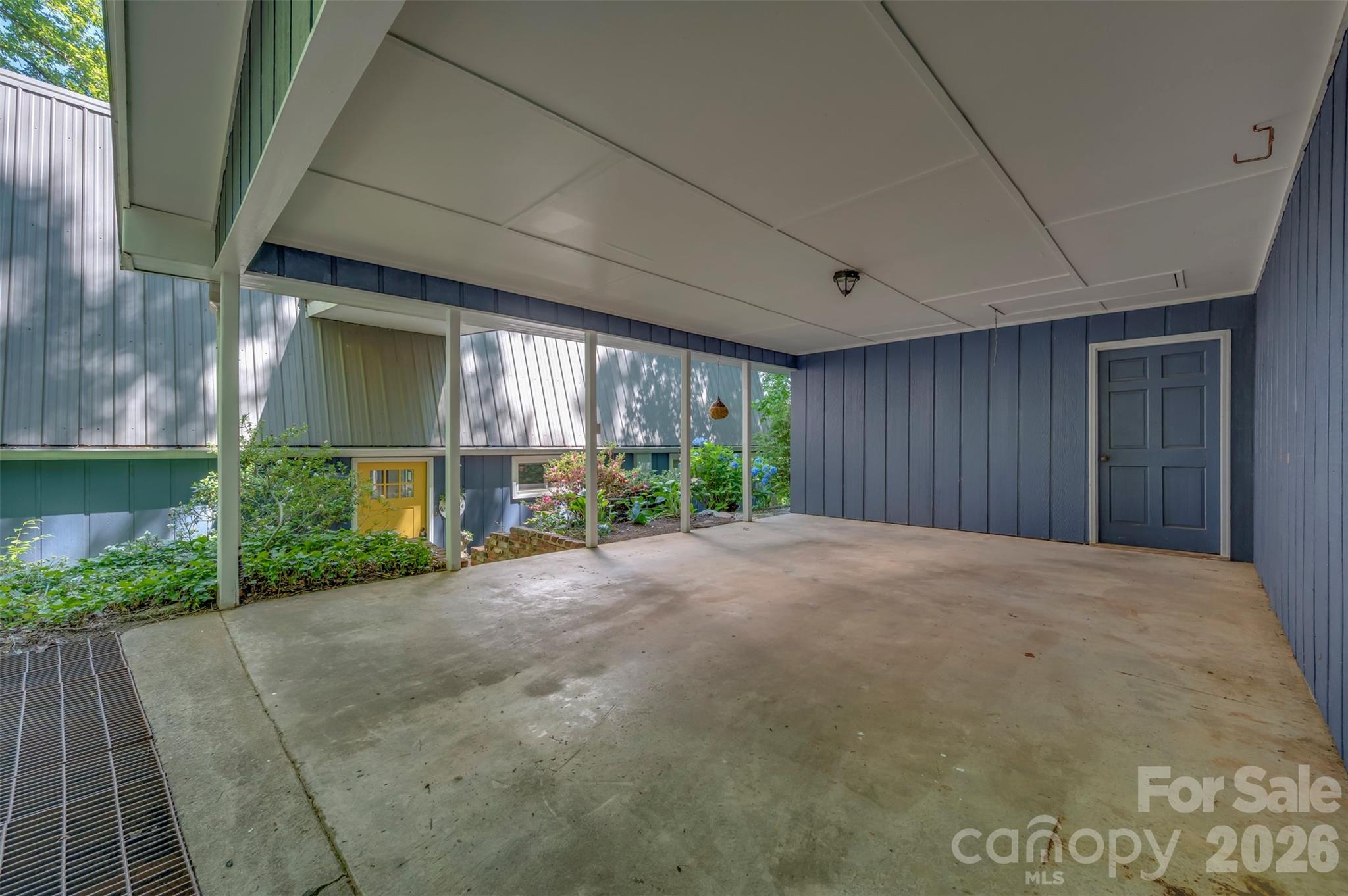 377 Kingswood Drive — Forest City