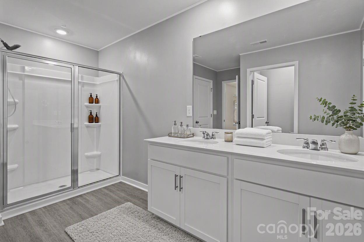 1414 5th Street Drive NE — Hickory