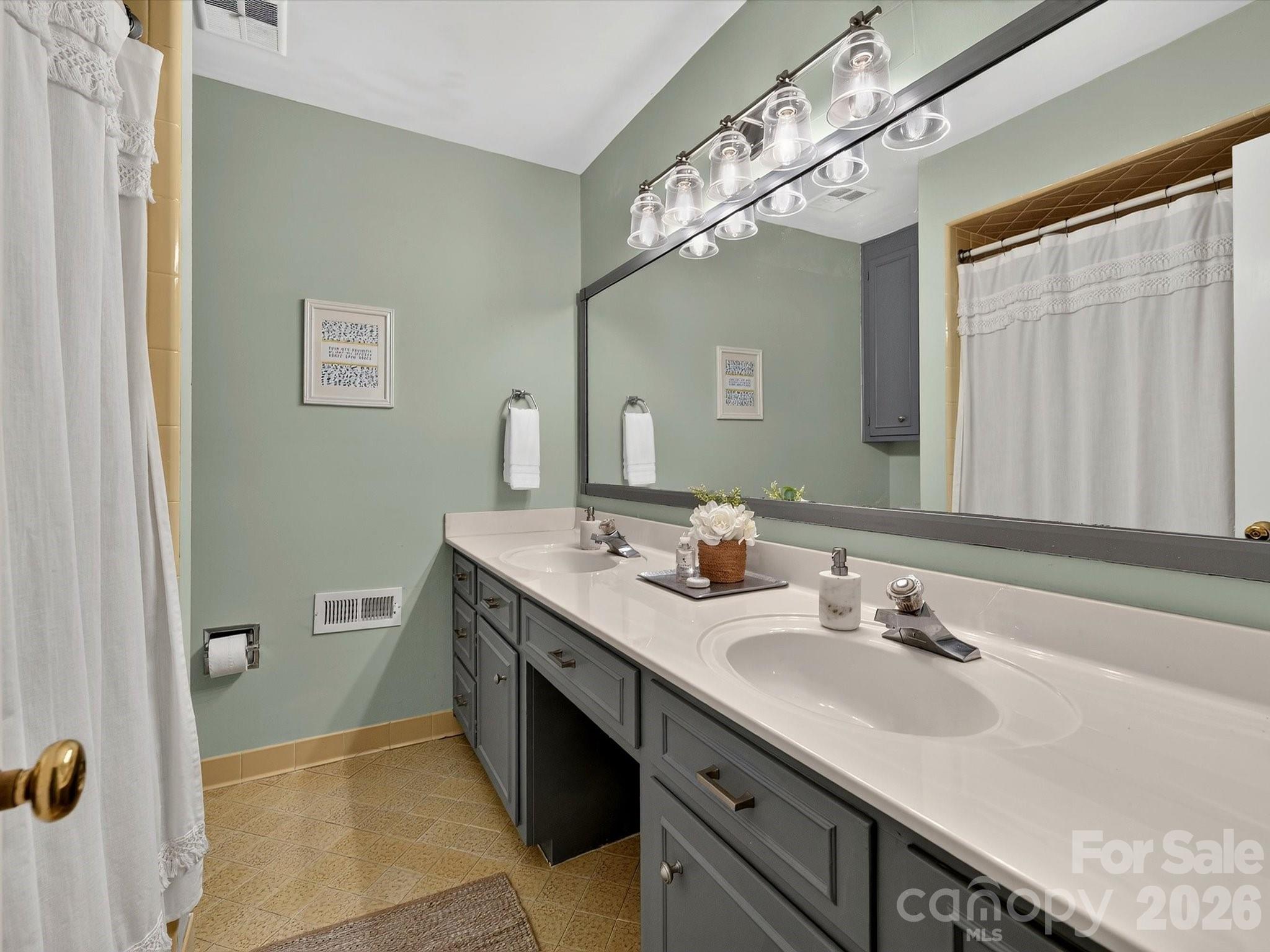 2542 Little Cove Road — Charlotte
