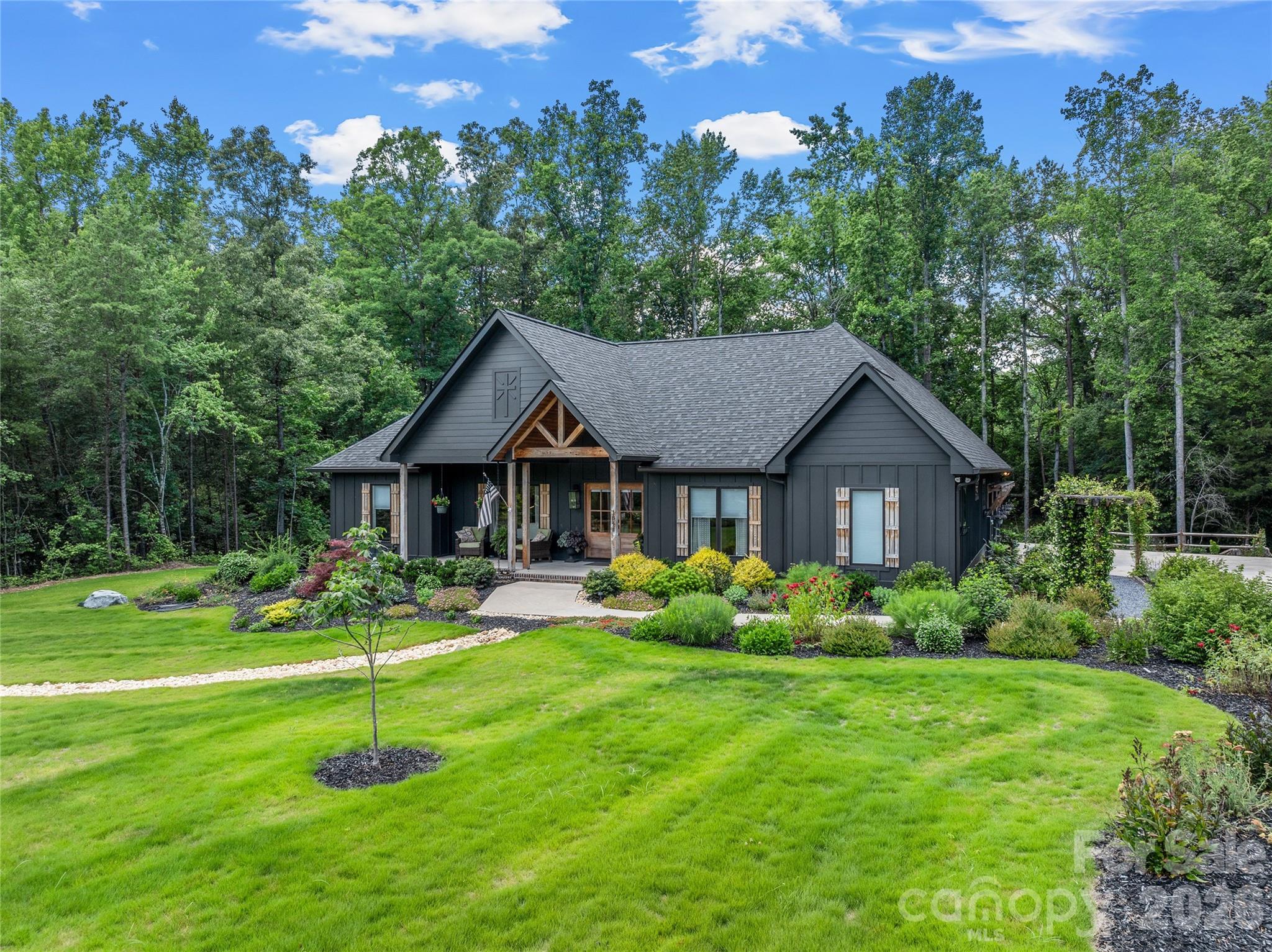 1844 Golf Course Road — Columbus