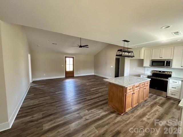 295 Northbrook III School Road — Vale