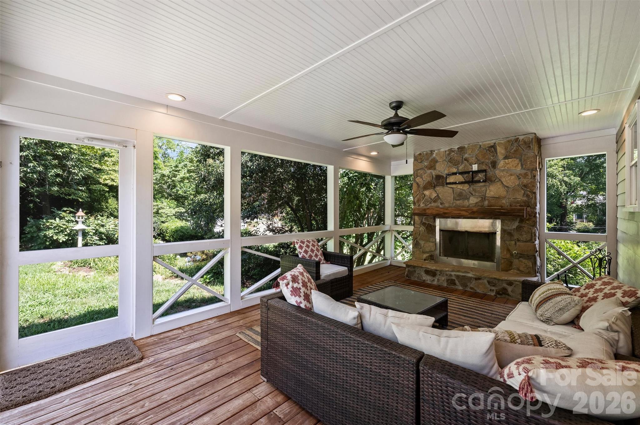 1633 Nassau Boulevard — Charlotte
