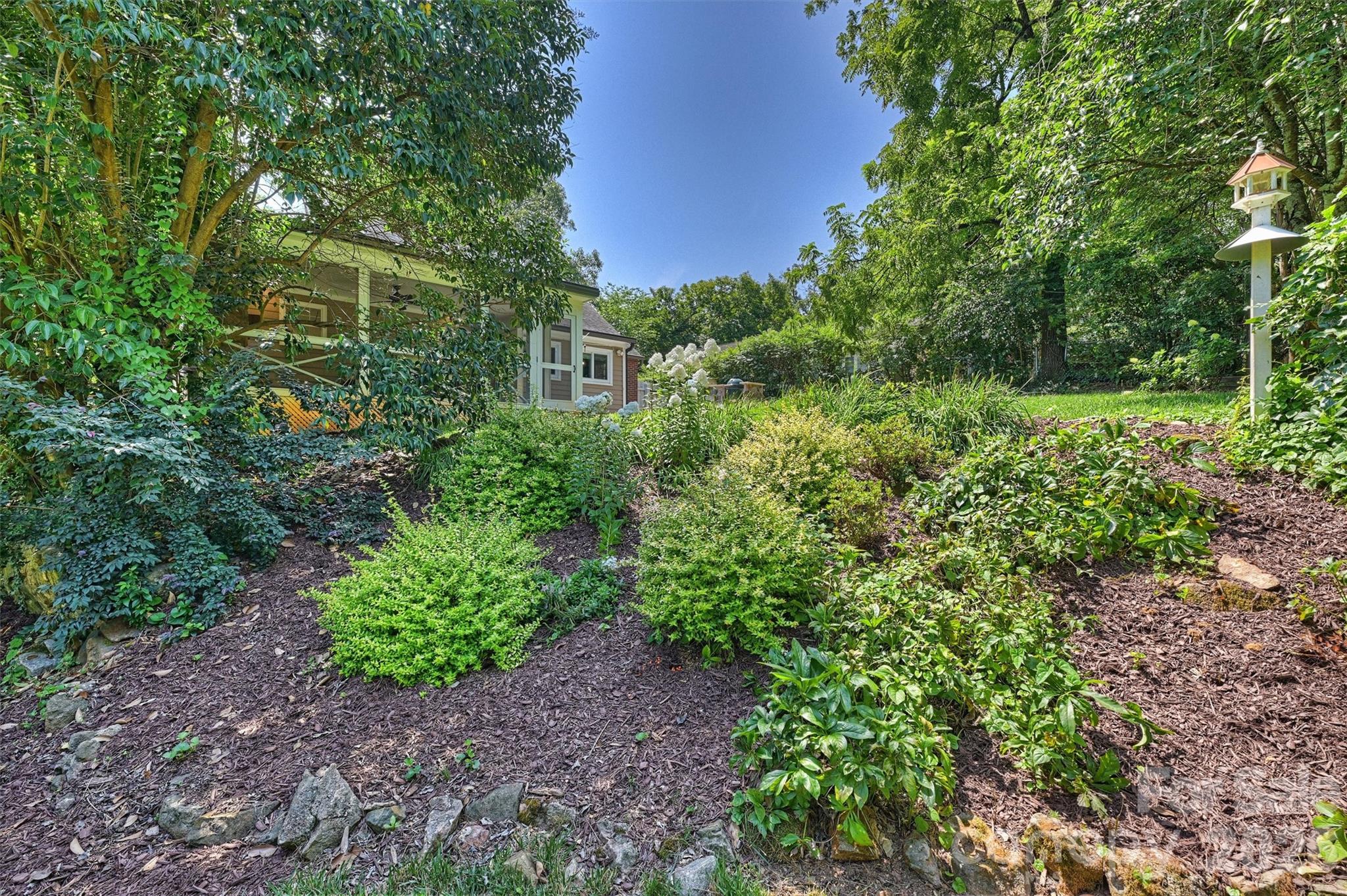 1633 Nassau Boulevard — Charlotte