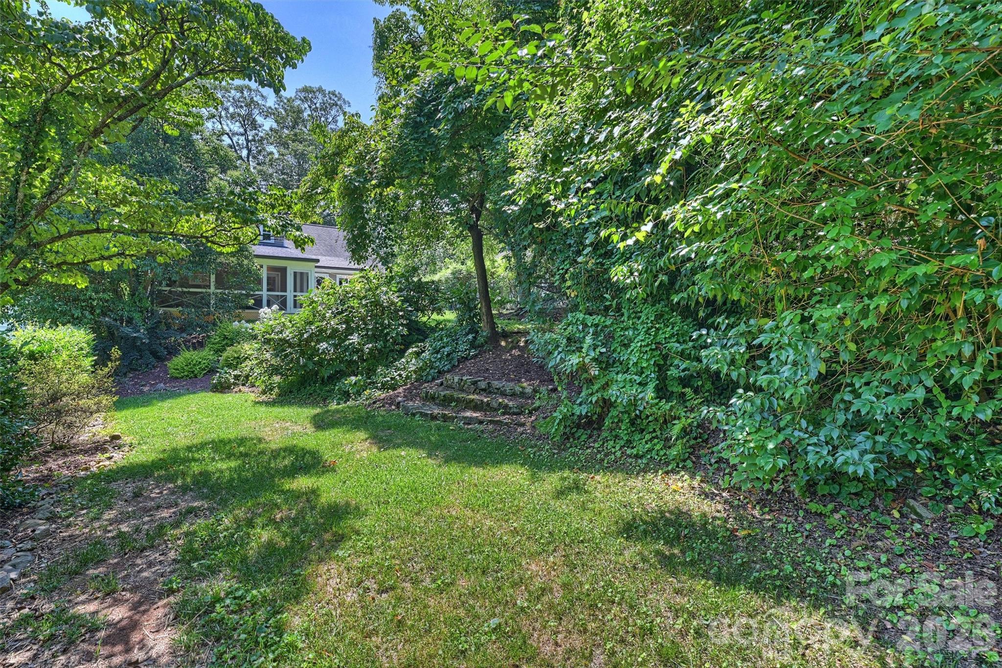 1633 Nassau Boulevard — Charlotte