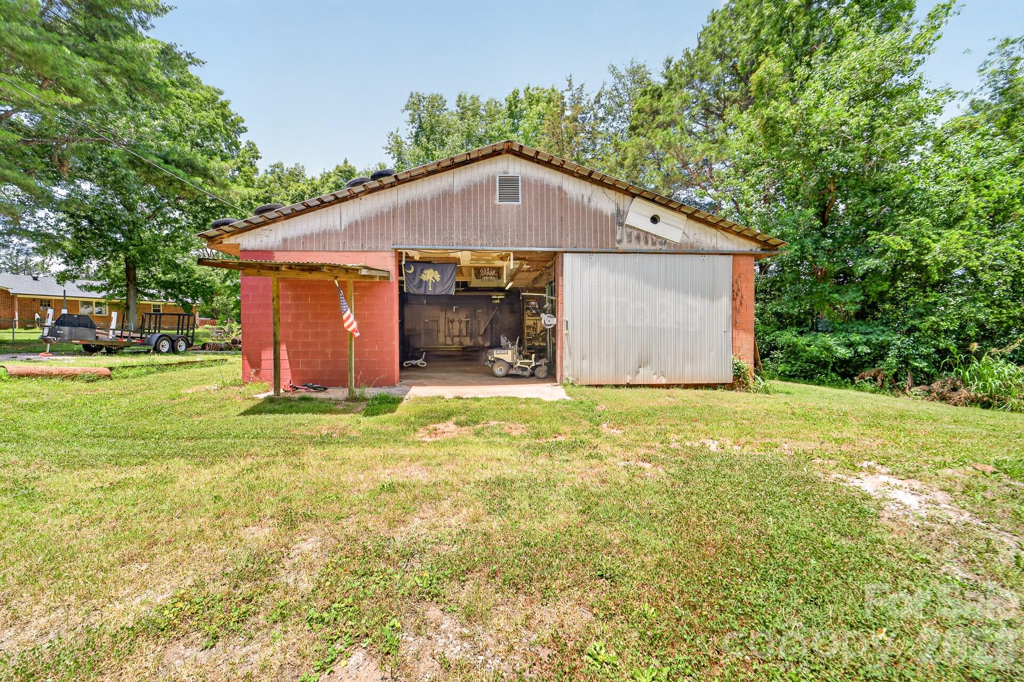 2446 Wood Road — York