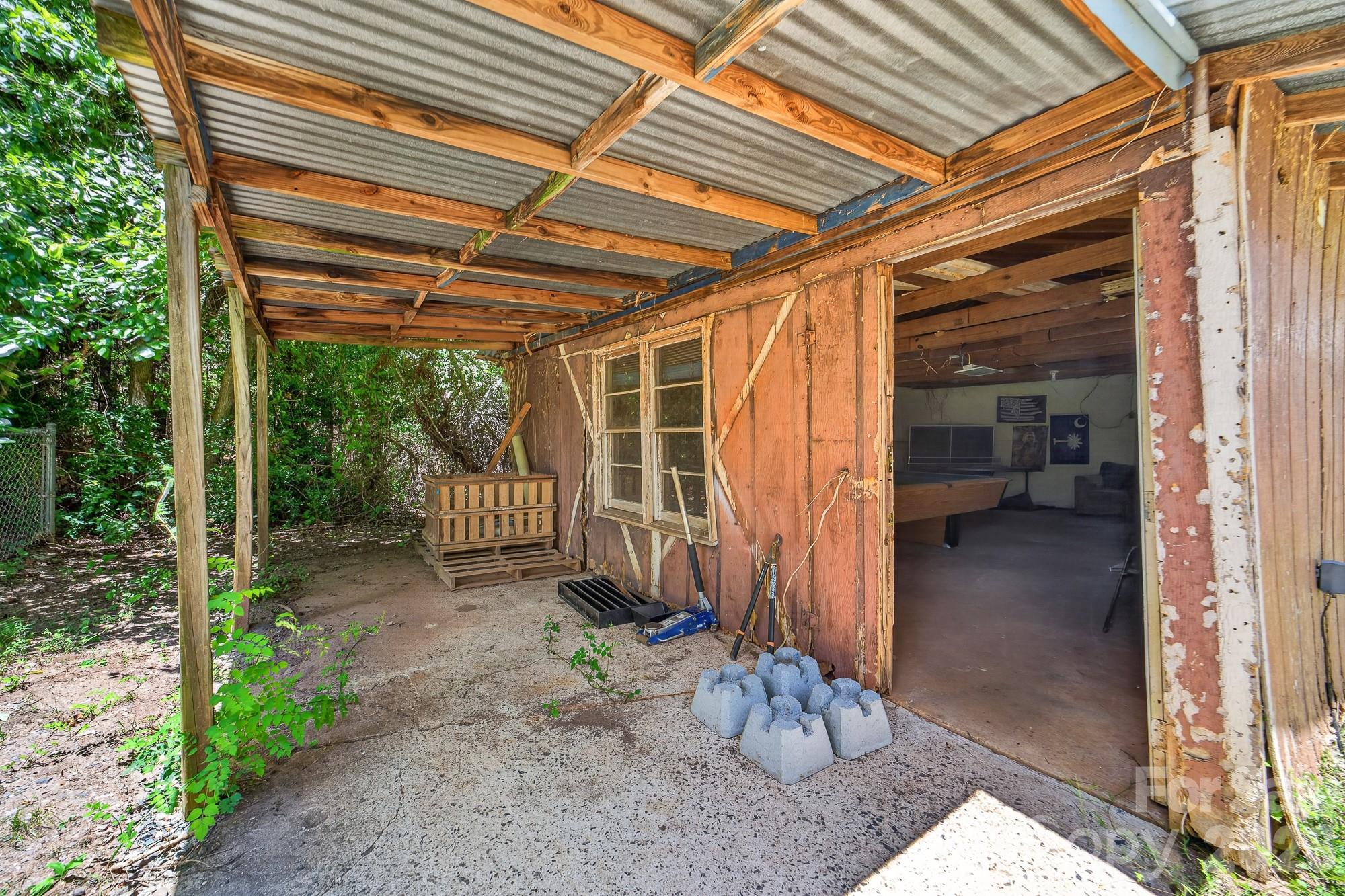 2446 Wood Road — York
