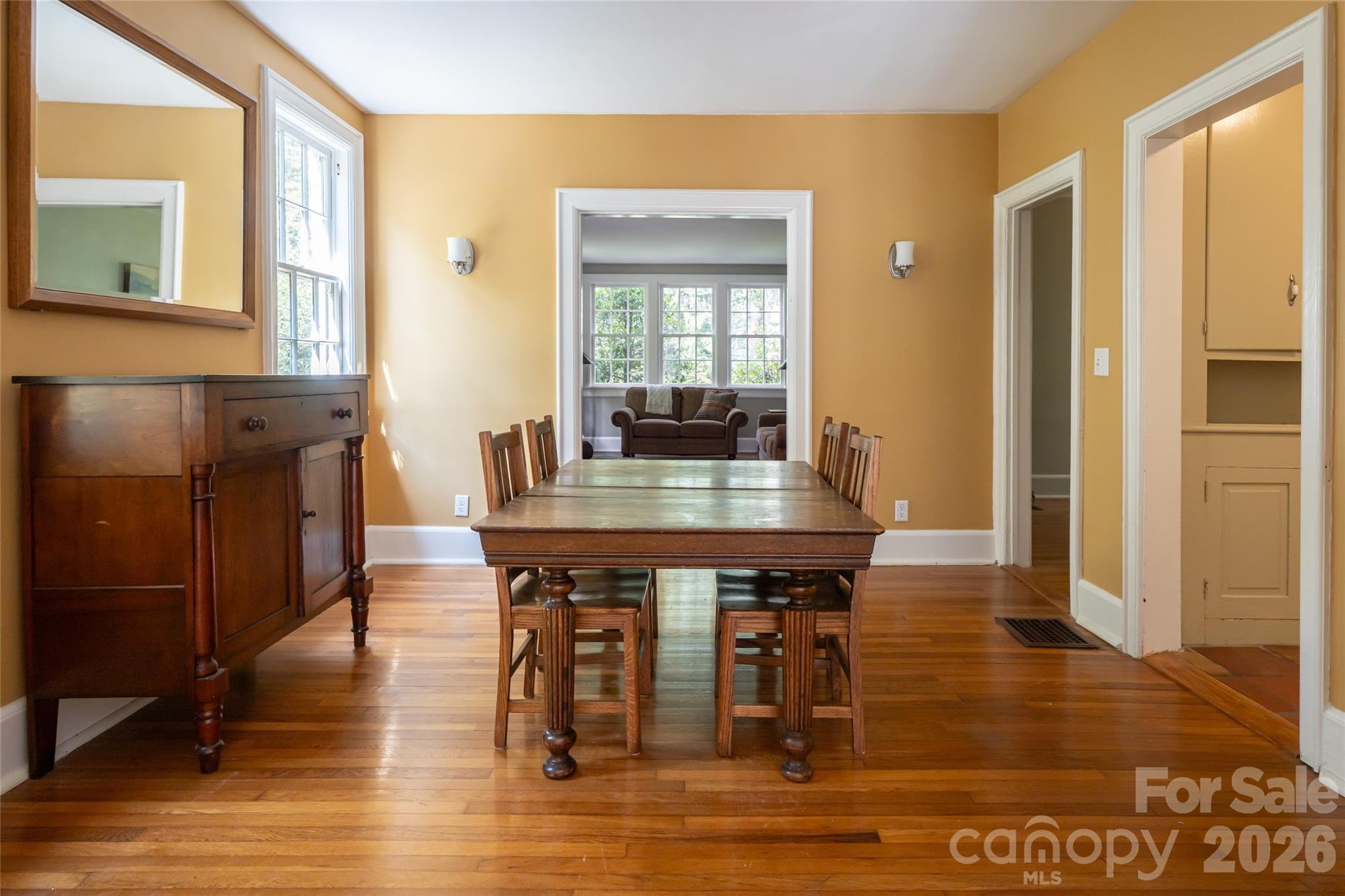 20 Buena Vista Road — Asheville