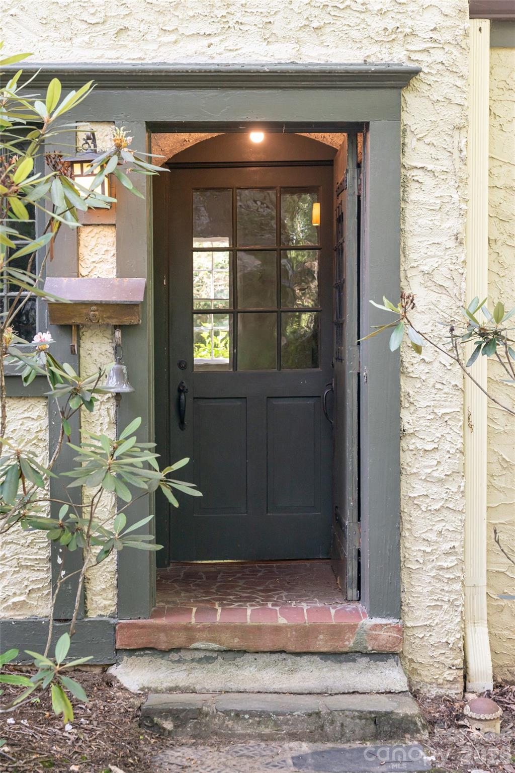 20 Buena Vista Road — Asheville